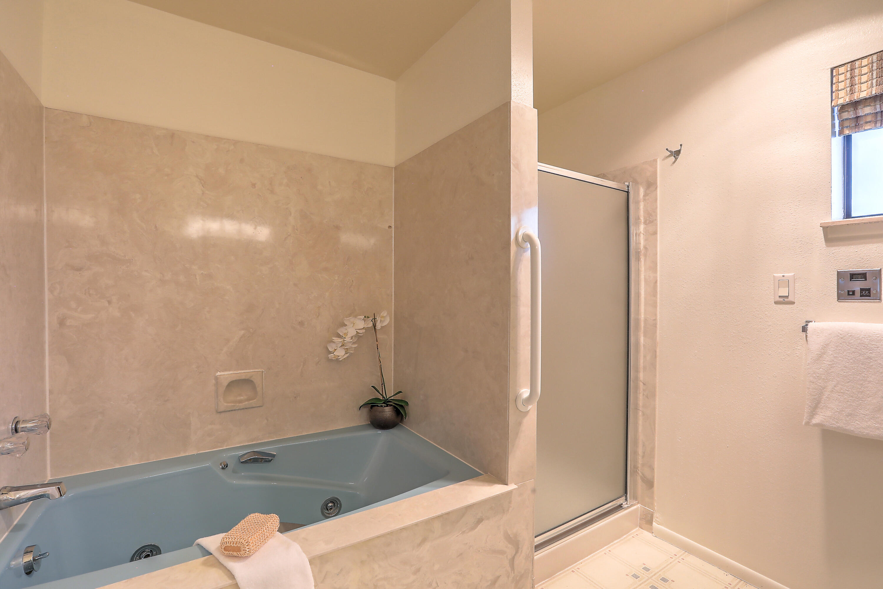 1337 Hertz Drive SE