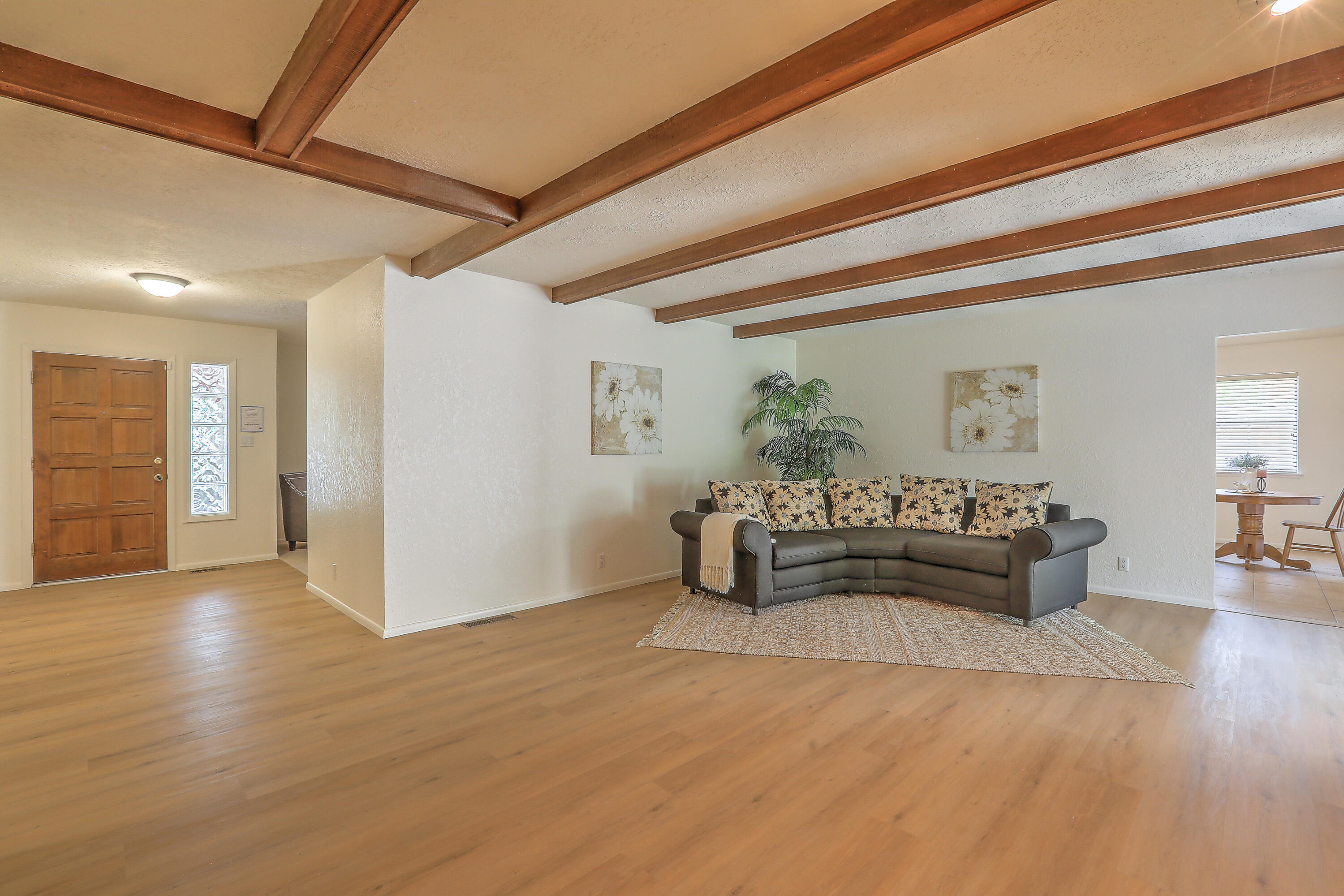 1337 Hertz Drive SE