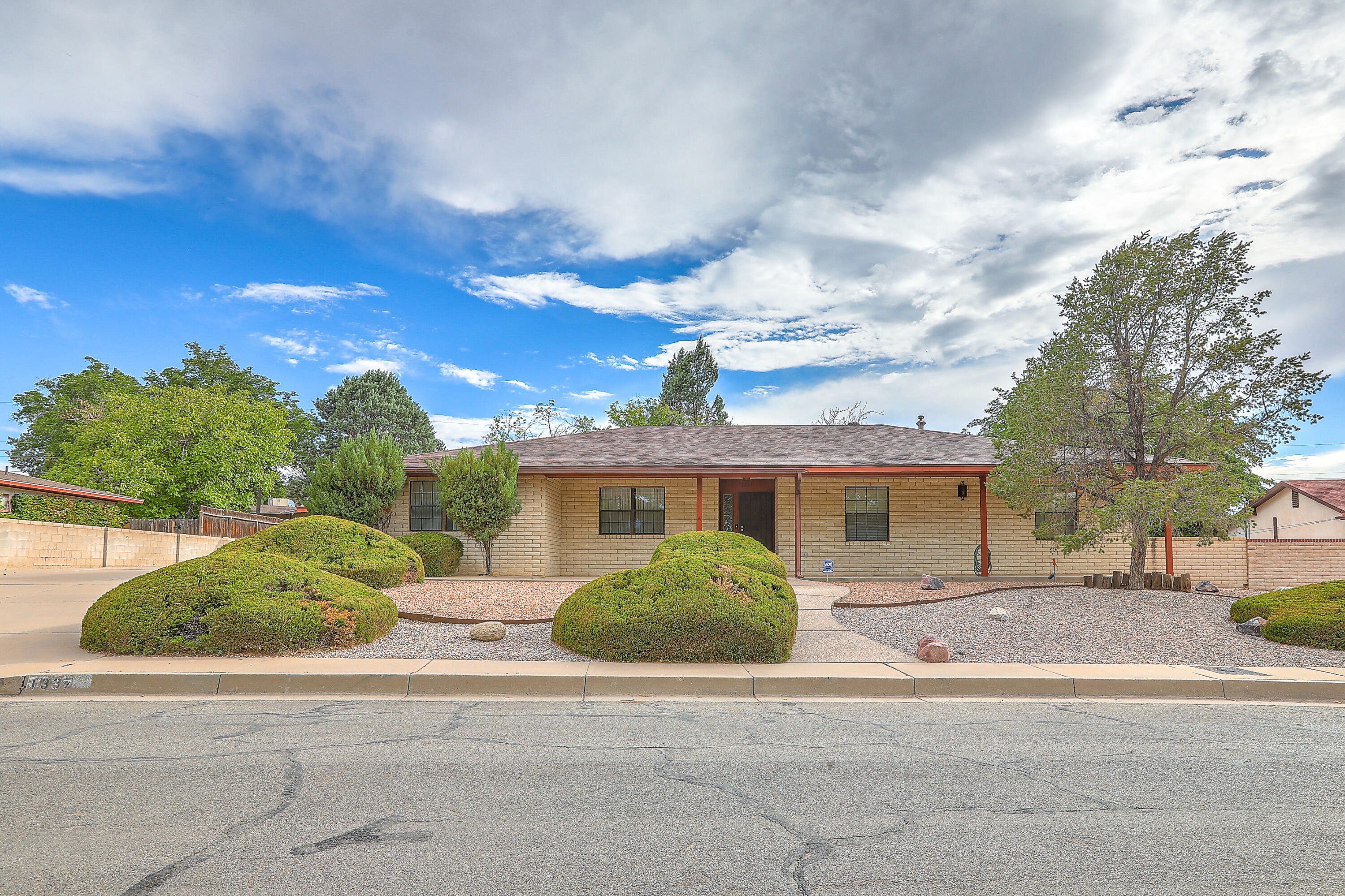 1337 Hertz Drive SE