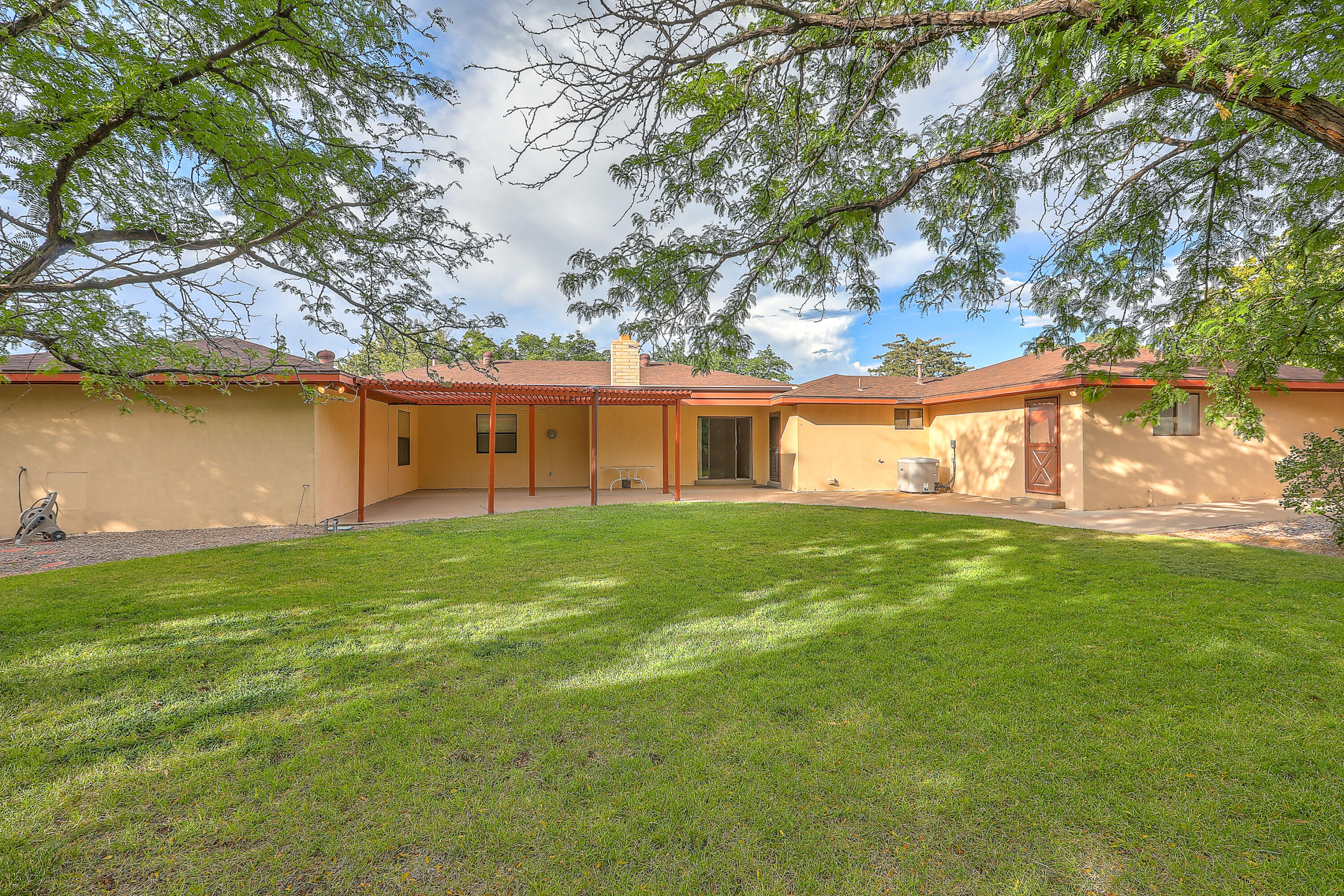 1337 Hertz Drive SE