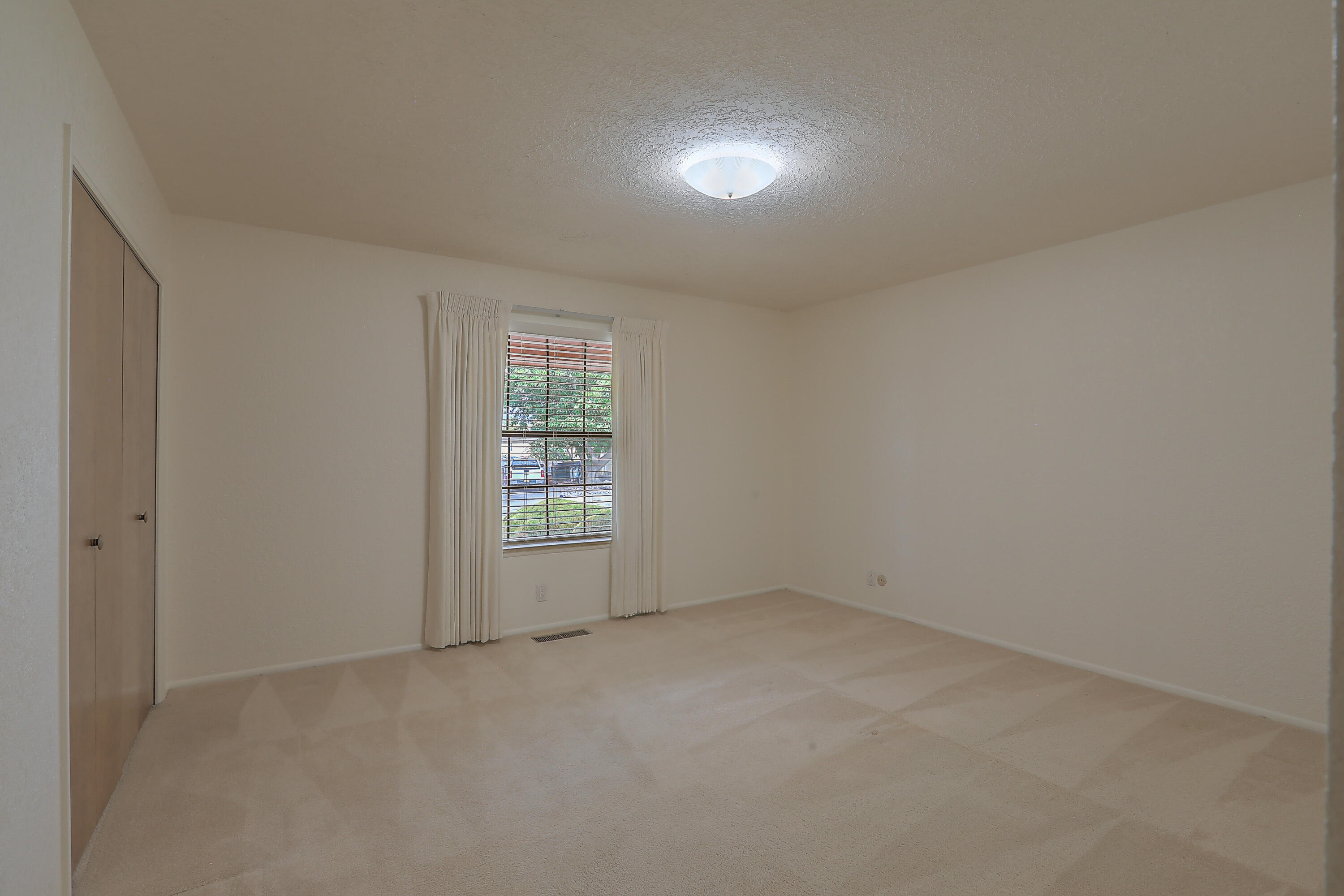 1337 Hertz Drive SE