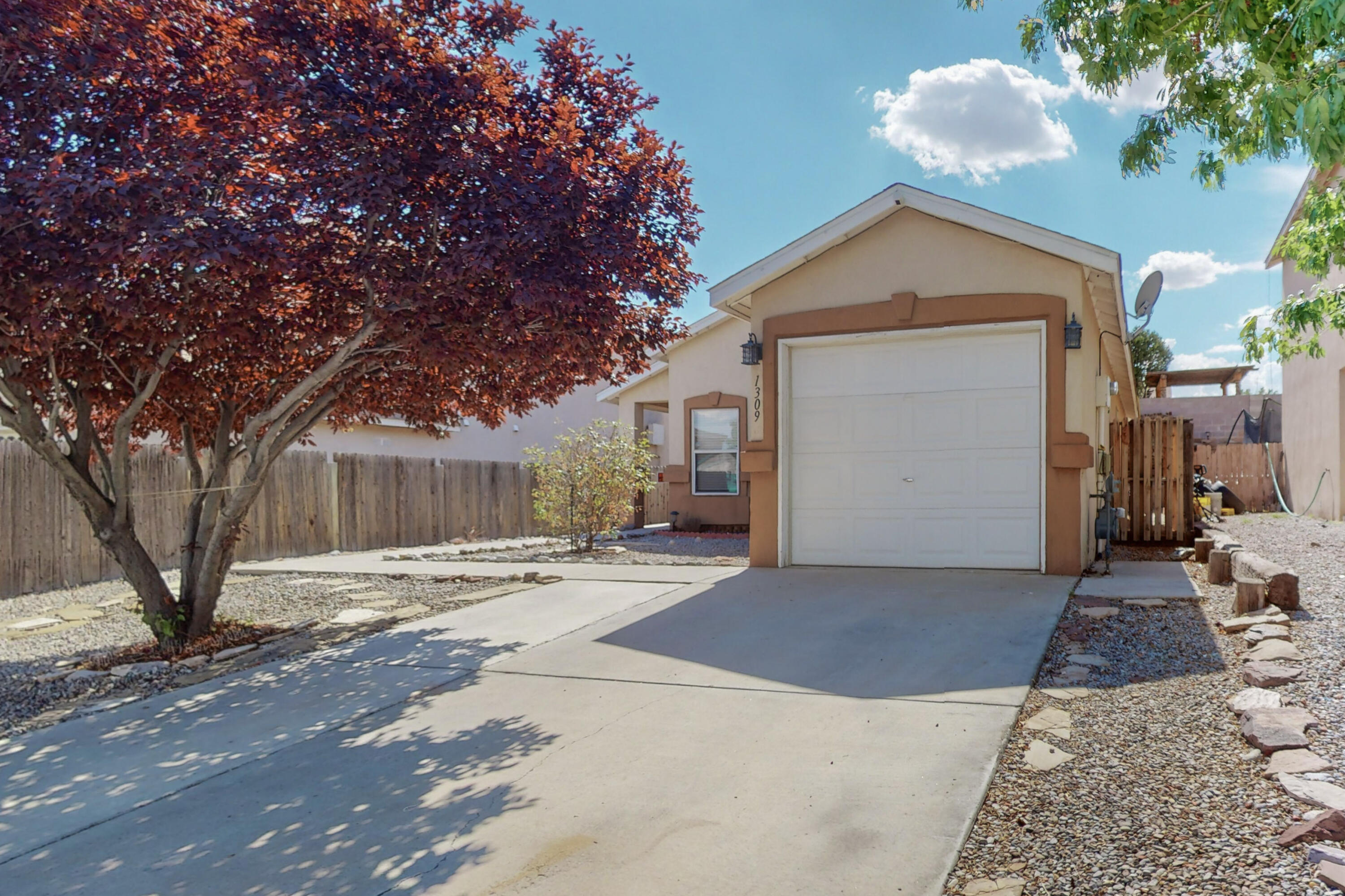 1309 Ojo Sarco Street SW
