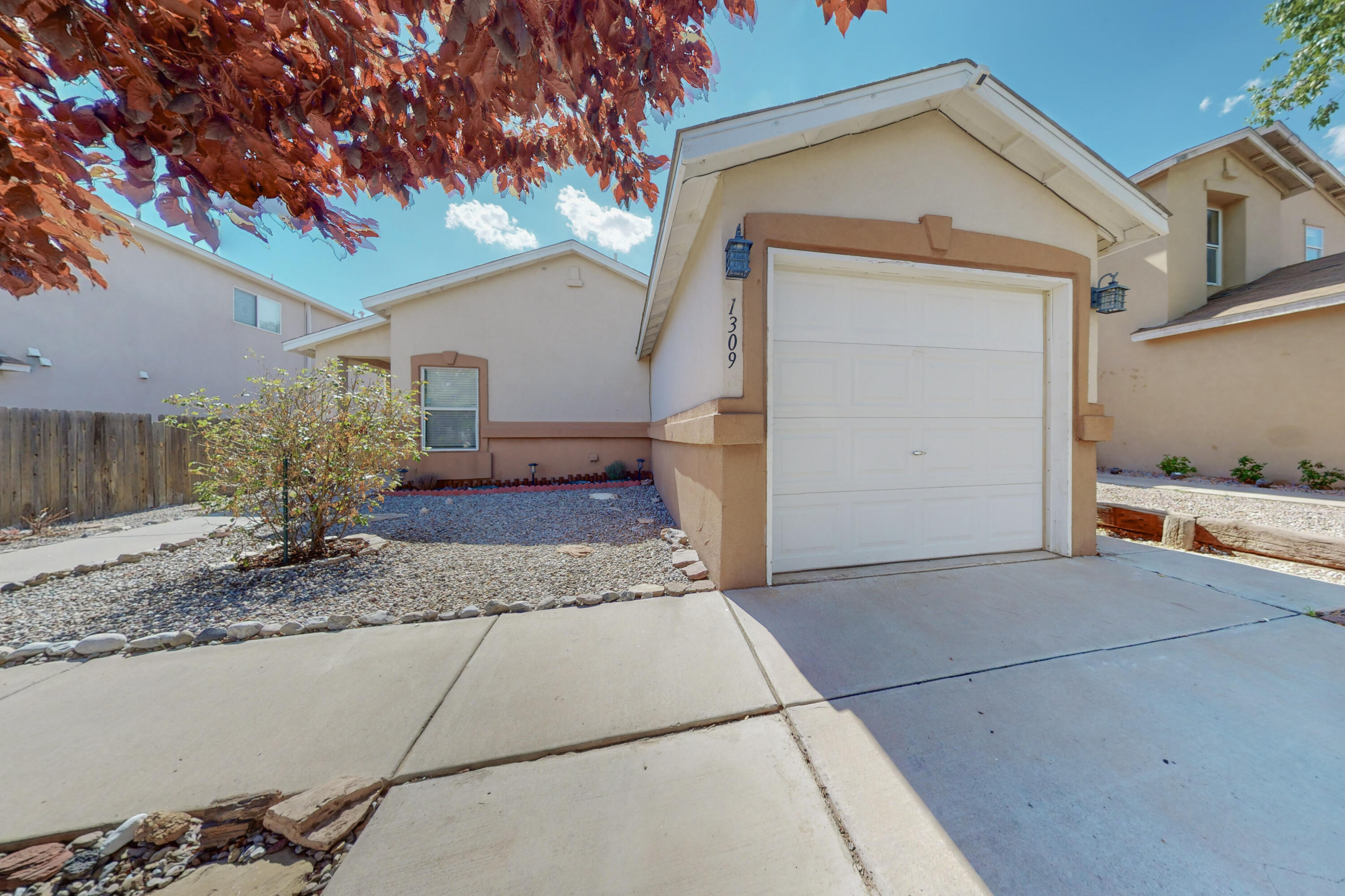 1309 Ojo Sarco Street SW