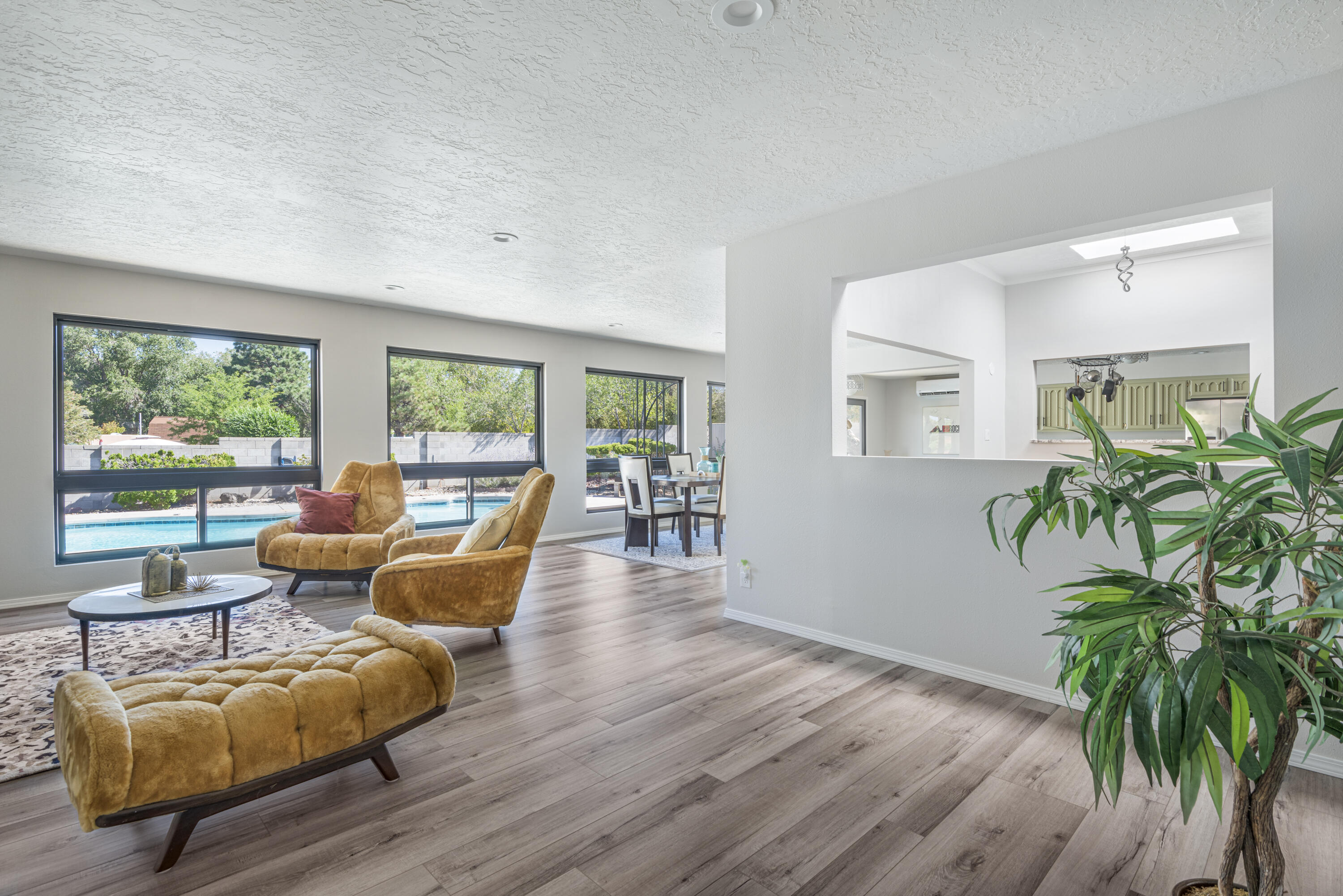 1333 Wagon Train Drive SE