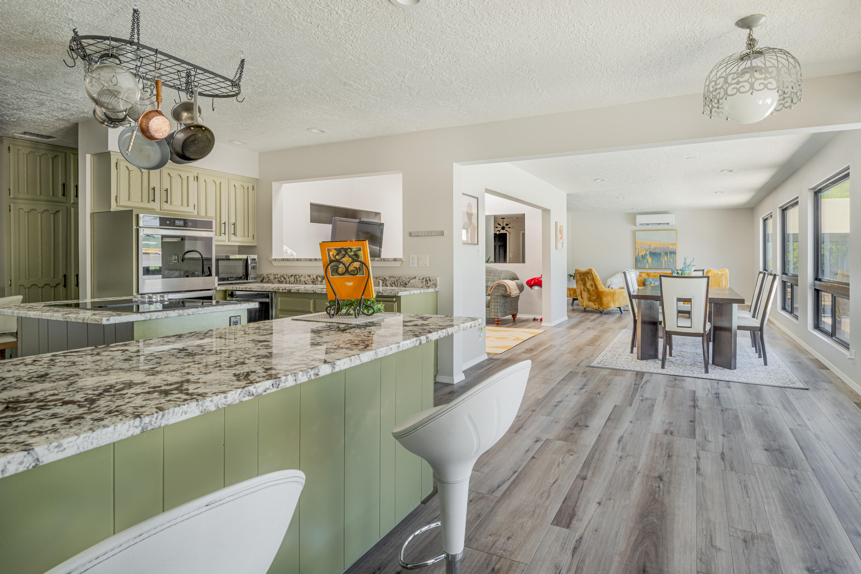 1333 Wagon Train Drive SE