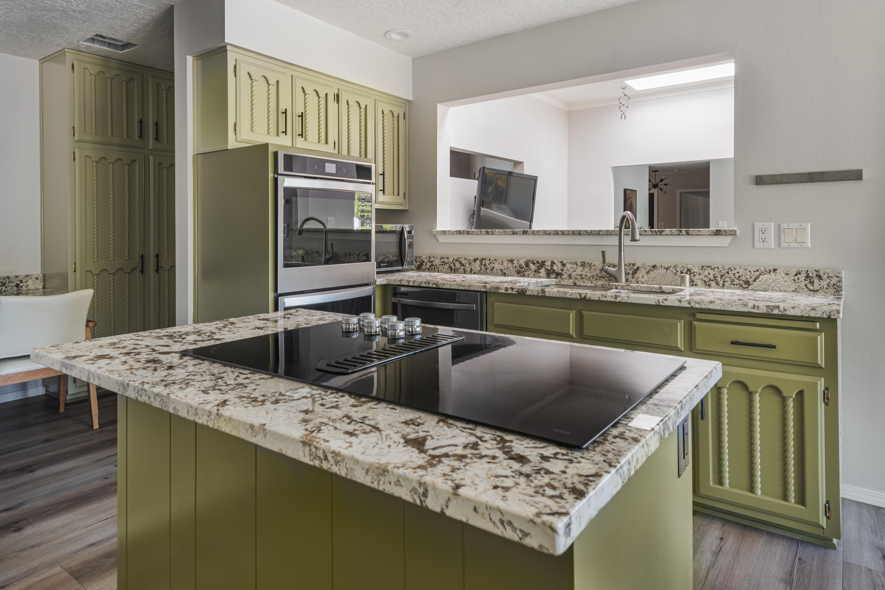 1333 Wagon Train Drive SE