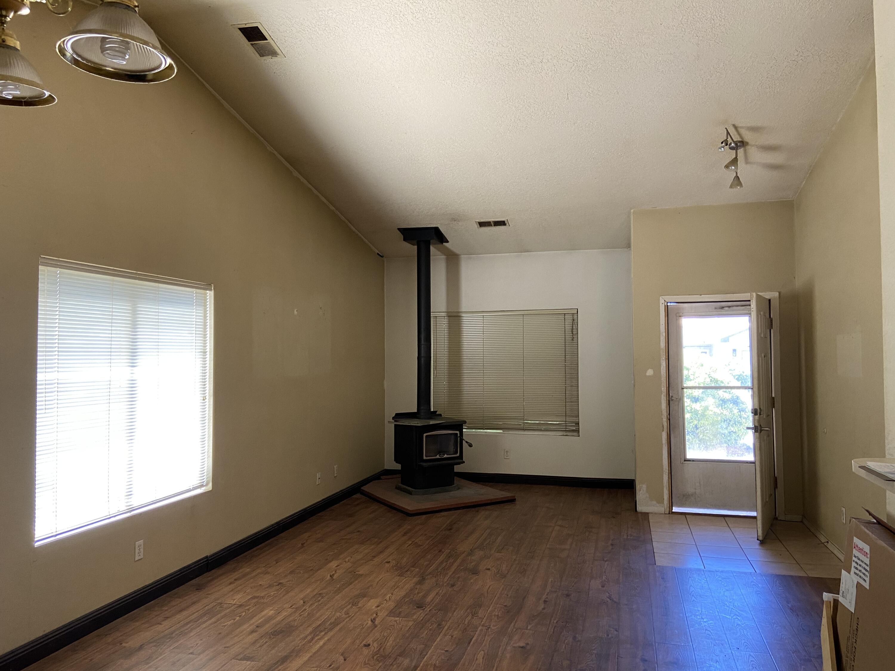 6900 Rancho Vista Place NE