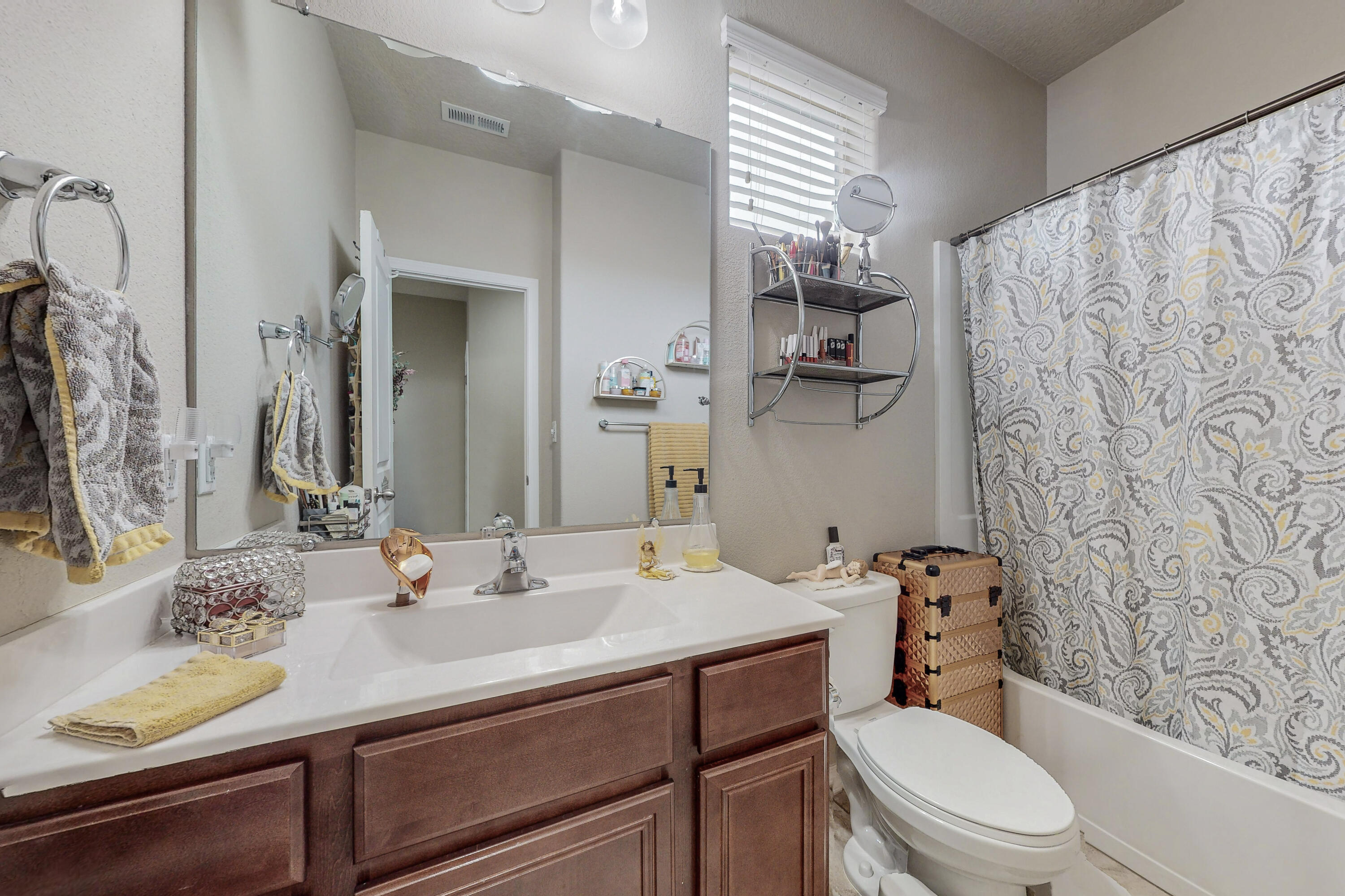 721 Loma Pinon Loop NE