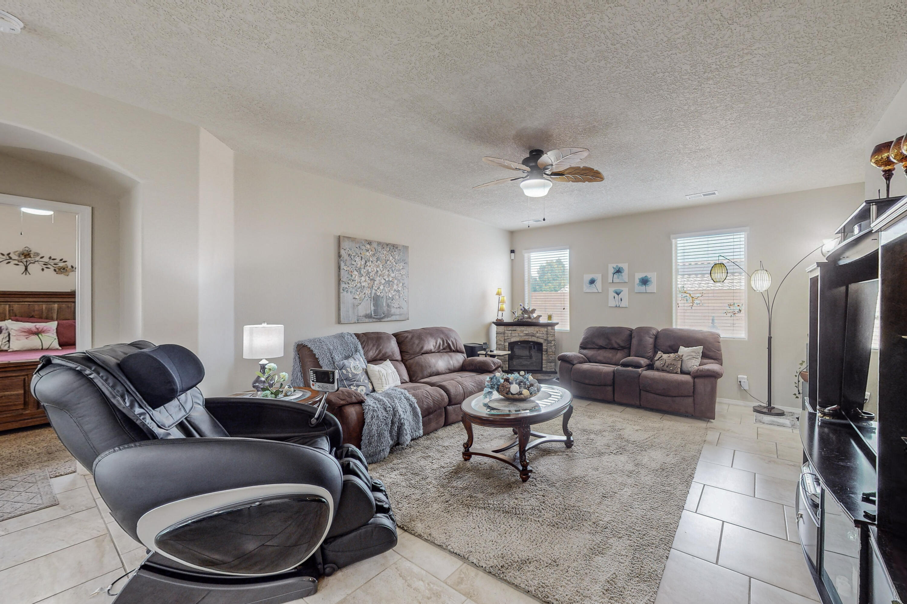 721 Loma Pinon Loop NE