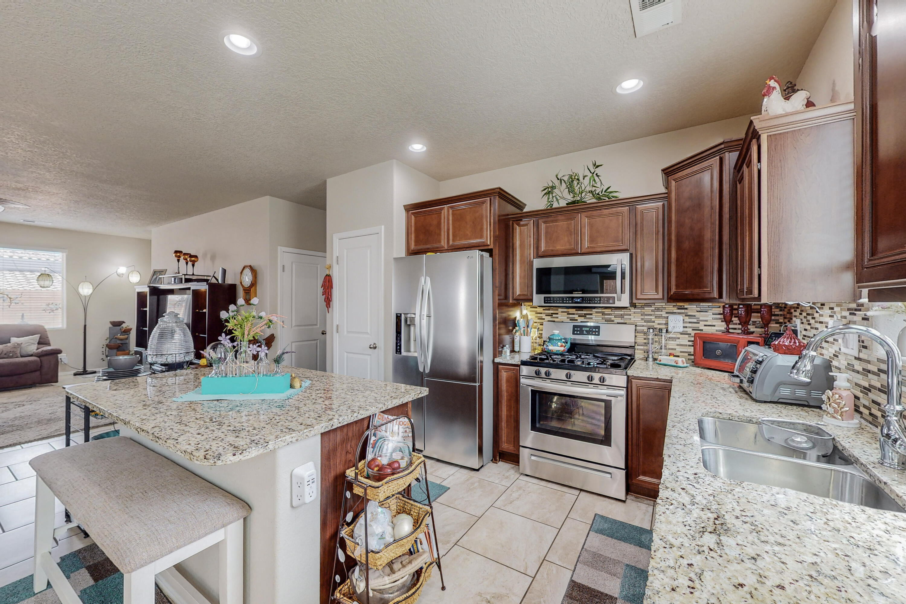 721 Loma Pinon Loop NE