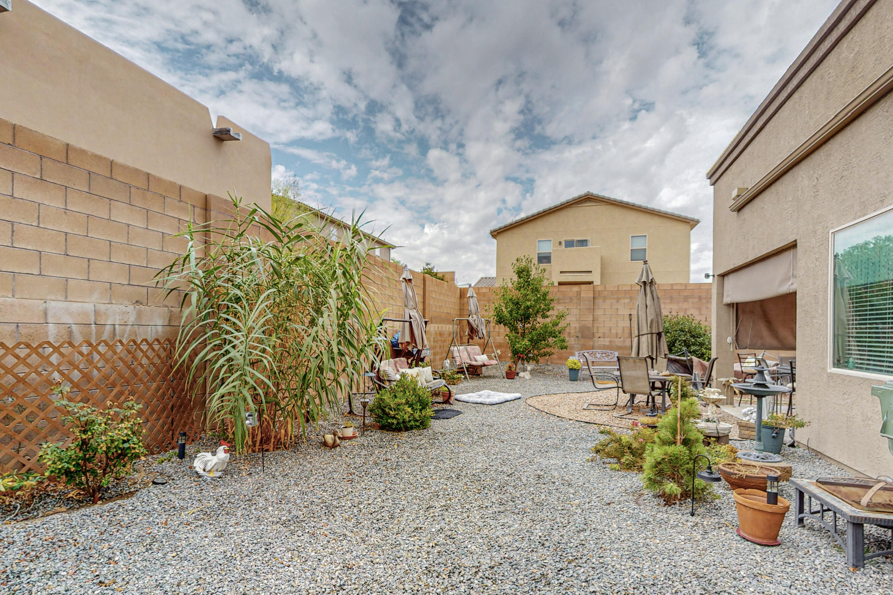 721 Loma Pinon Loop NE