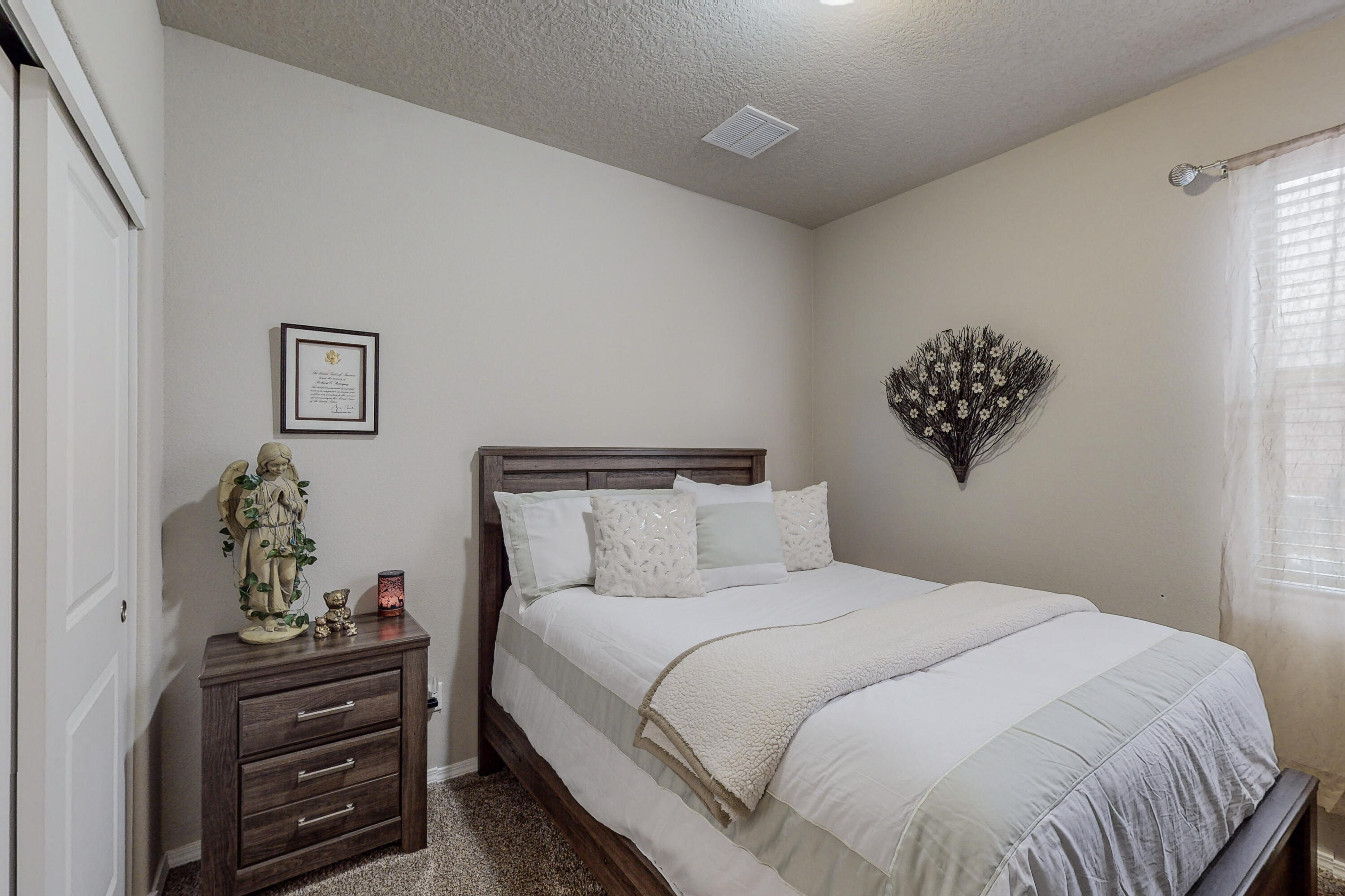 721 Loma Pinon Loop NE
