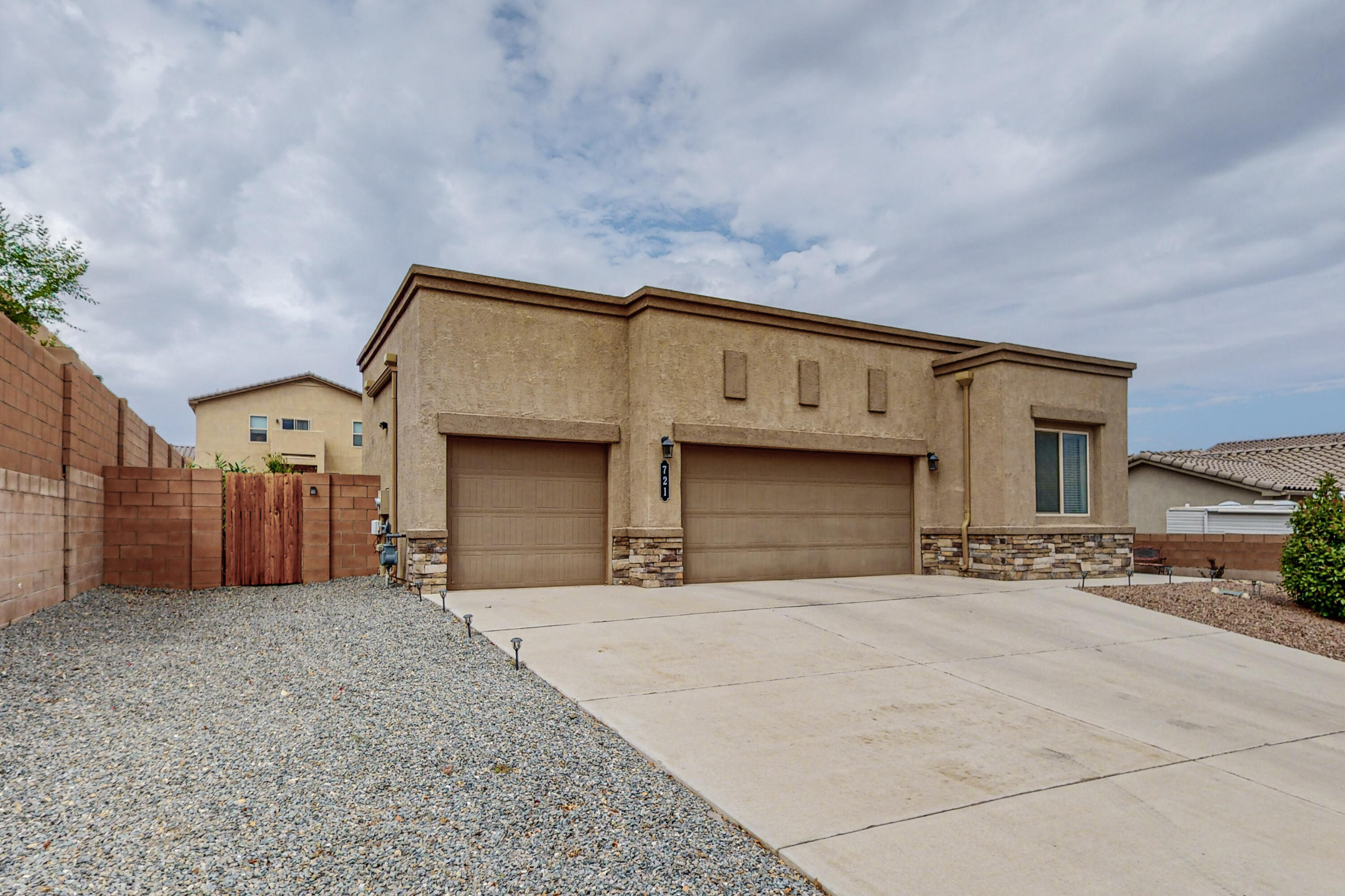 721 Loma Pinon Loop NE