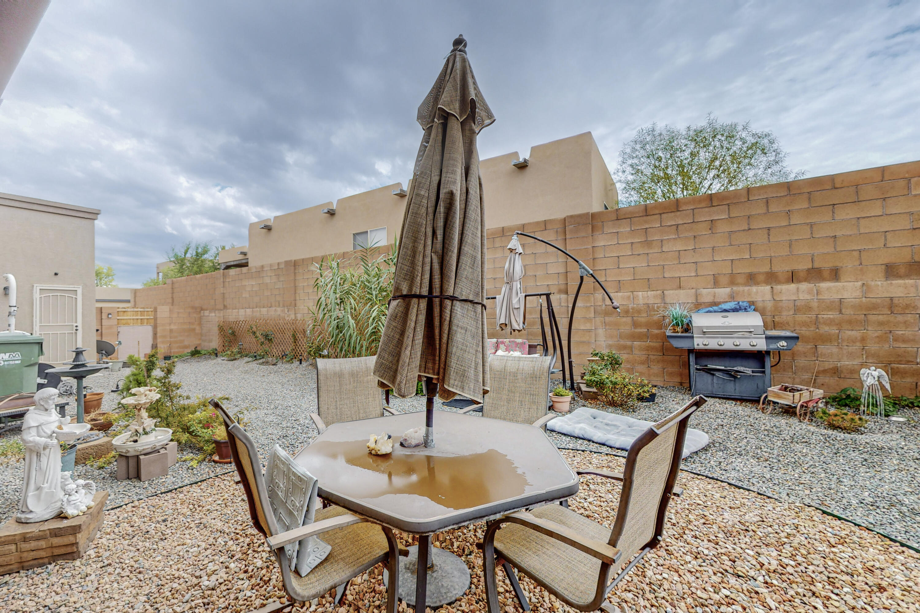 721 Loma Pinon Loop NE