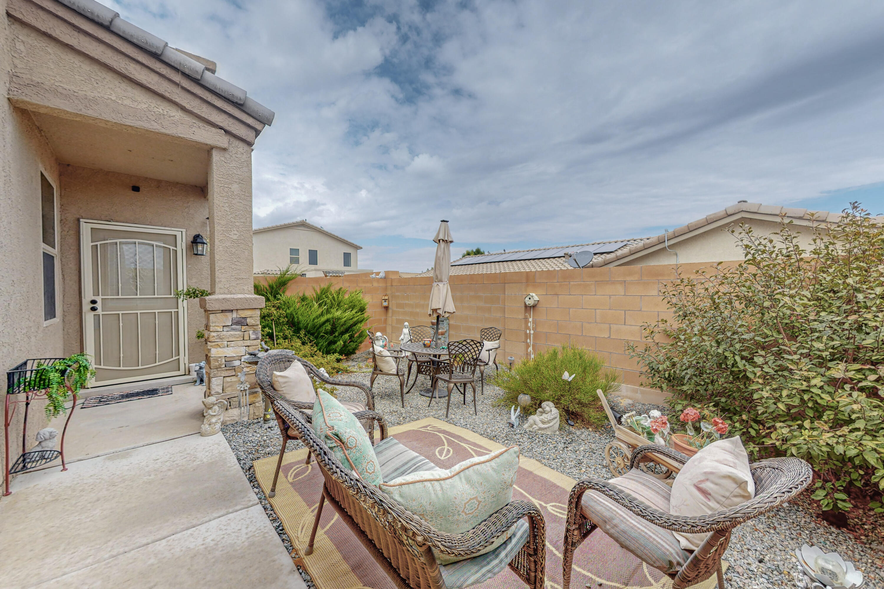 721 Loma Pinon Loop NE