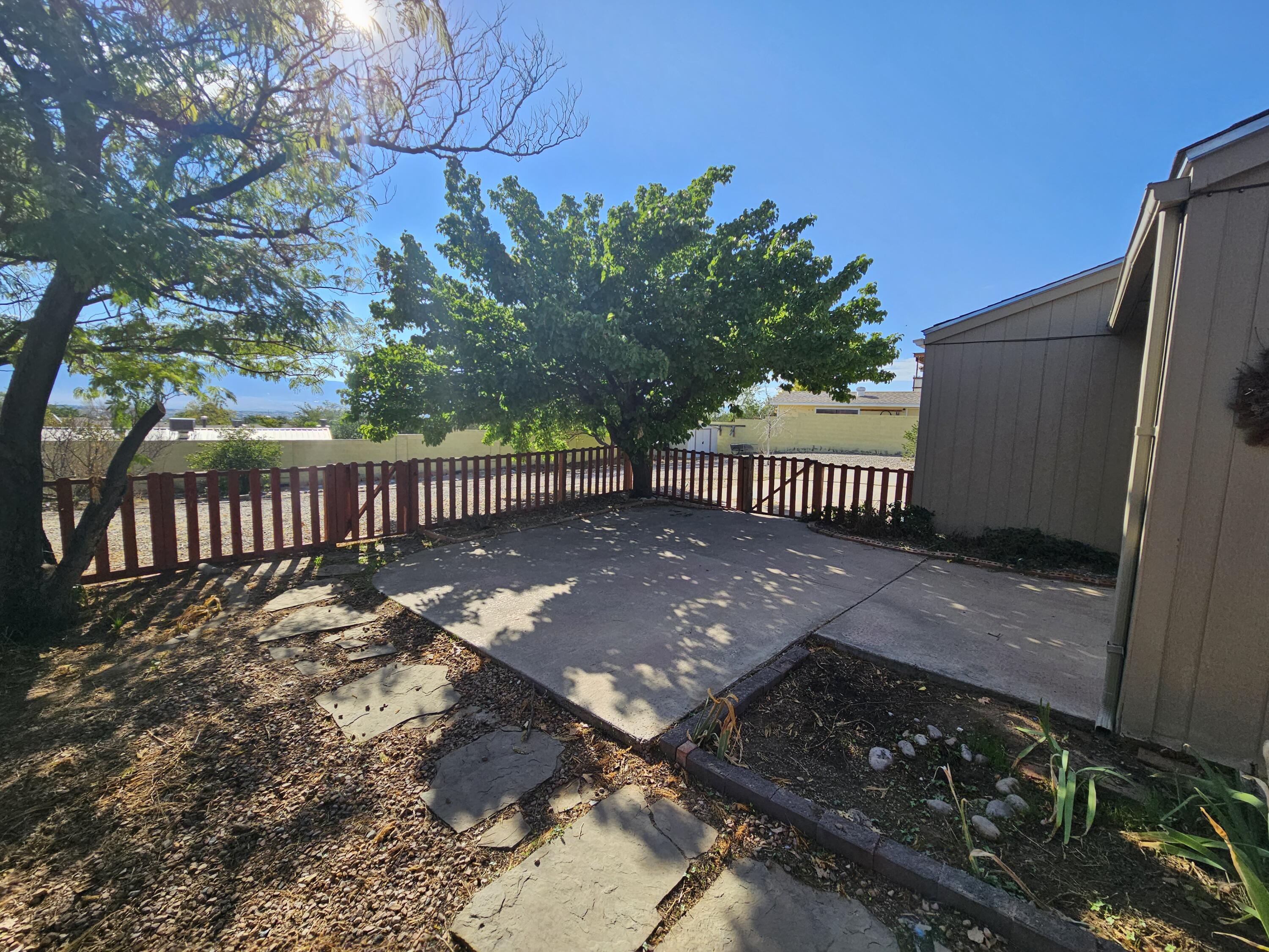 833 Hood Road SE