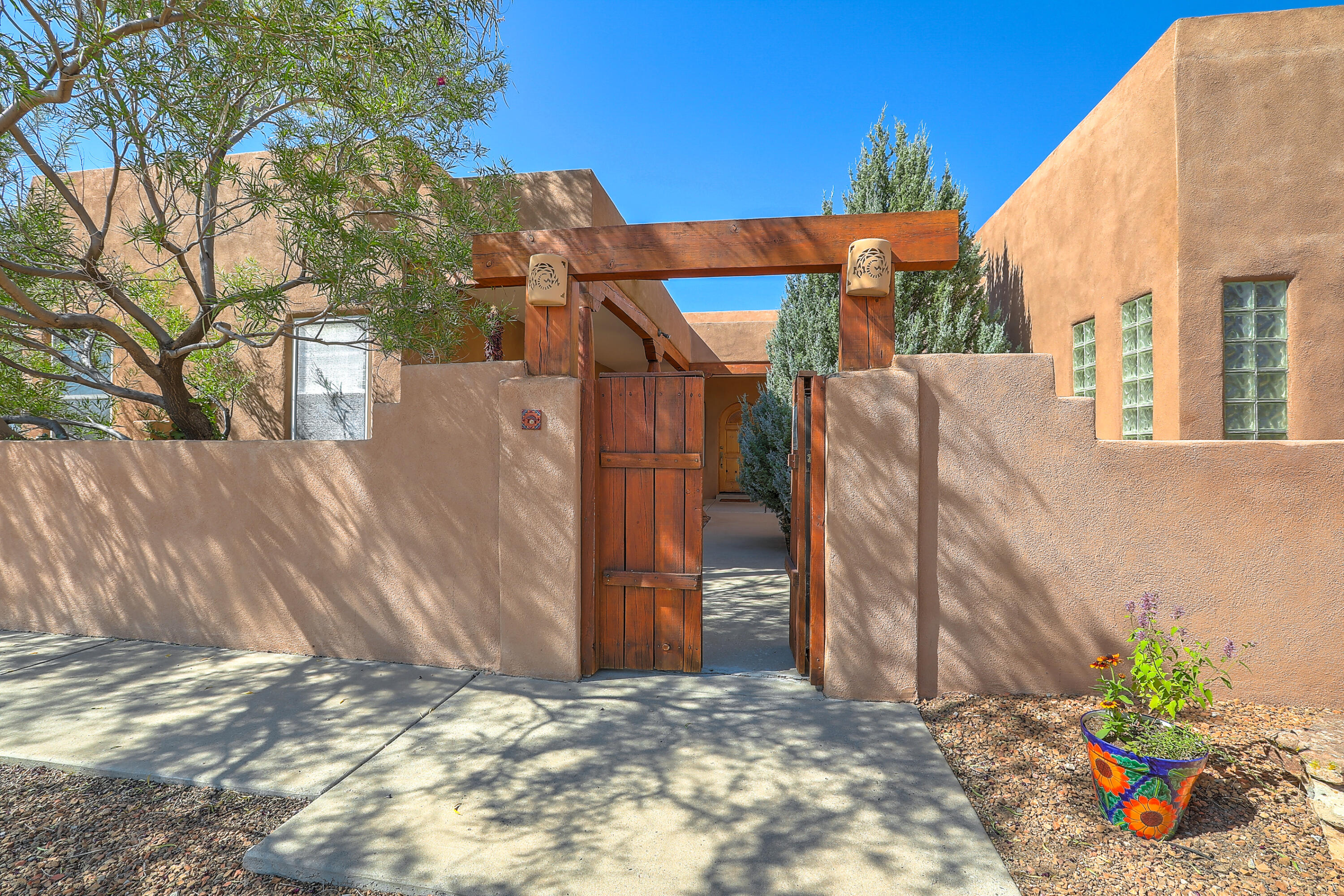 12305 Ranchitos Road NE