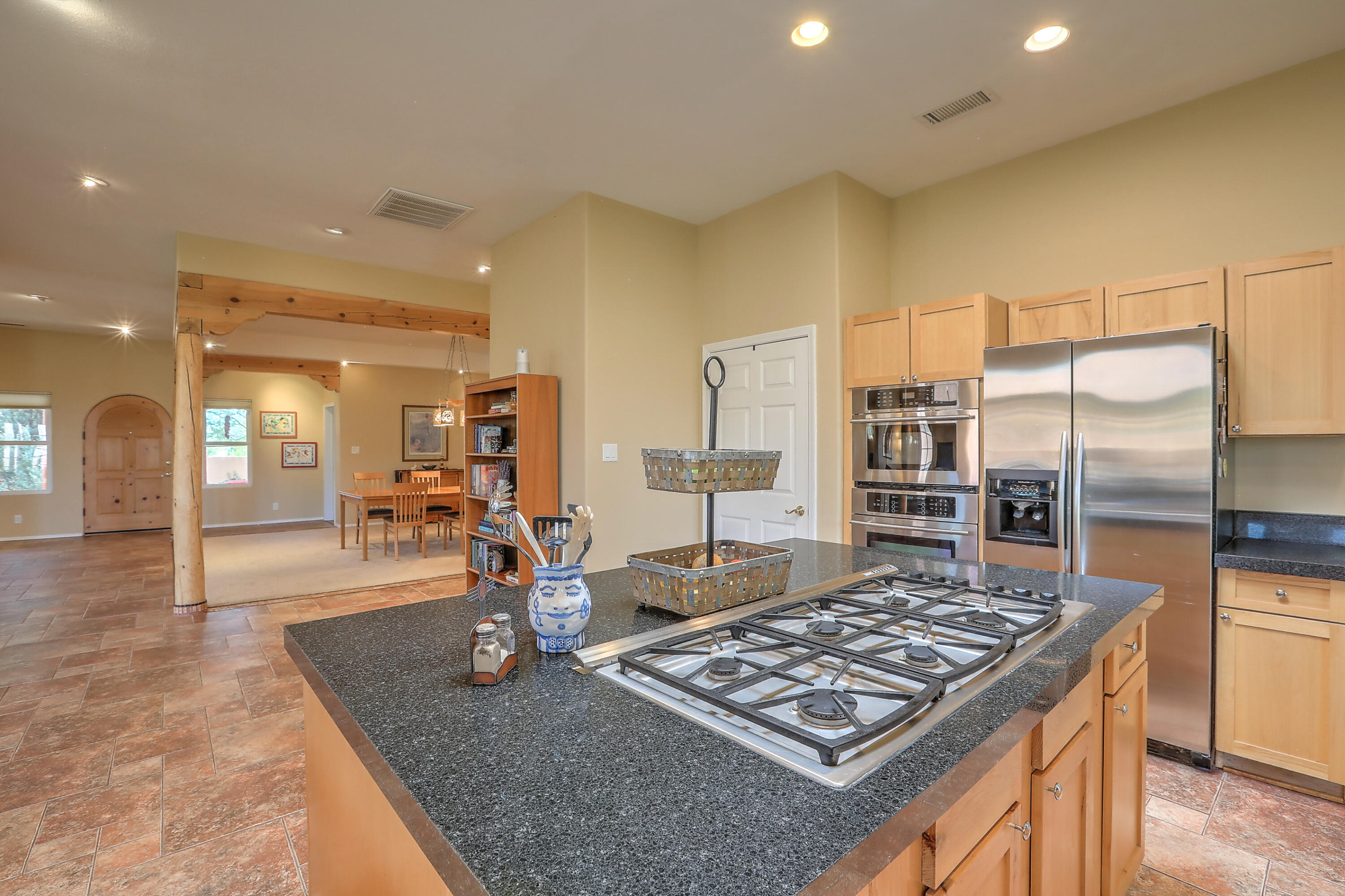 12305 Ranchitos Road NE