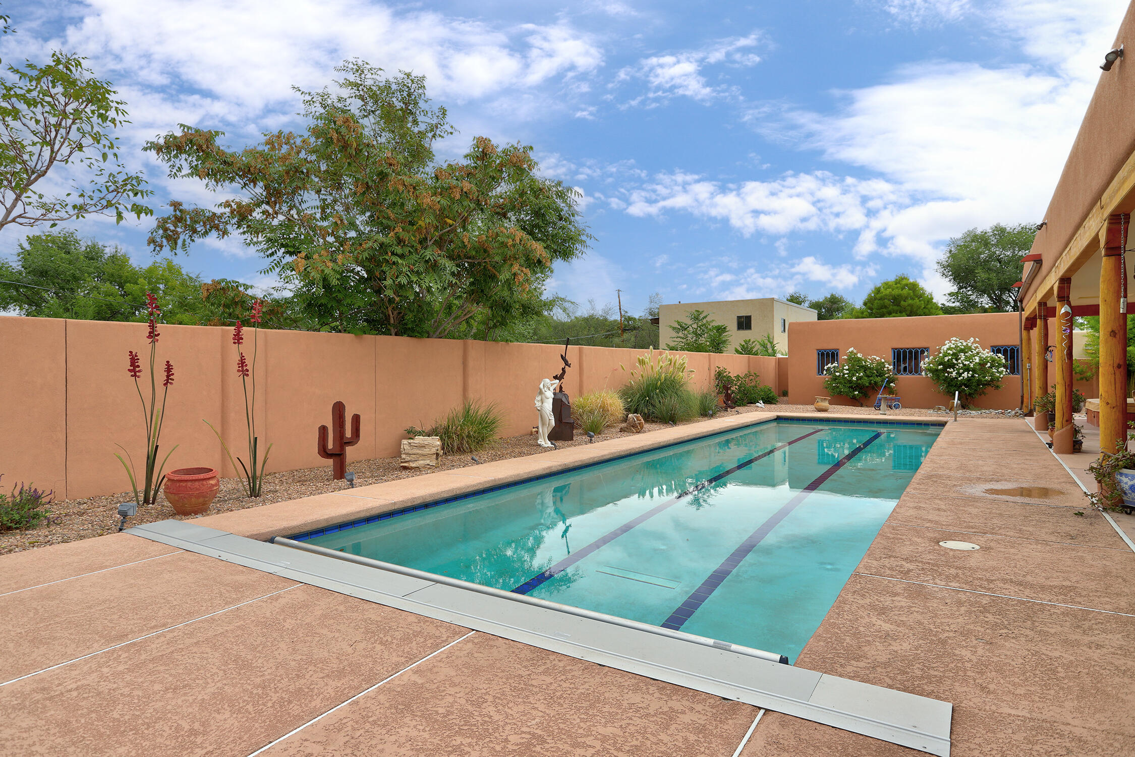 2615 Candelaria Road NW