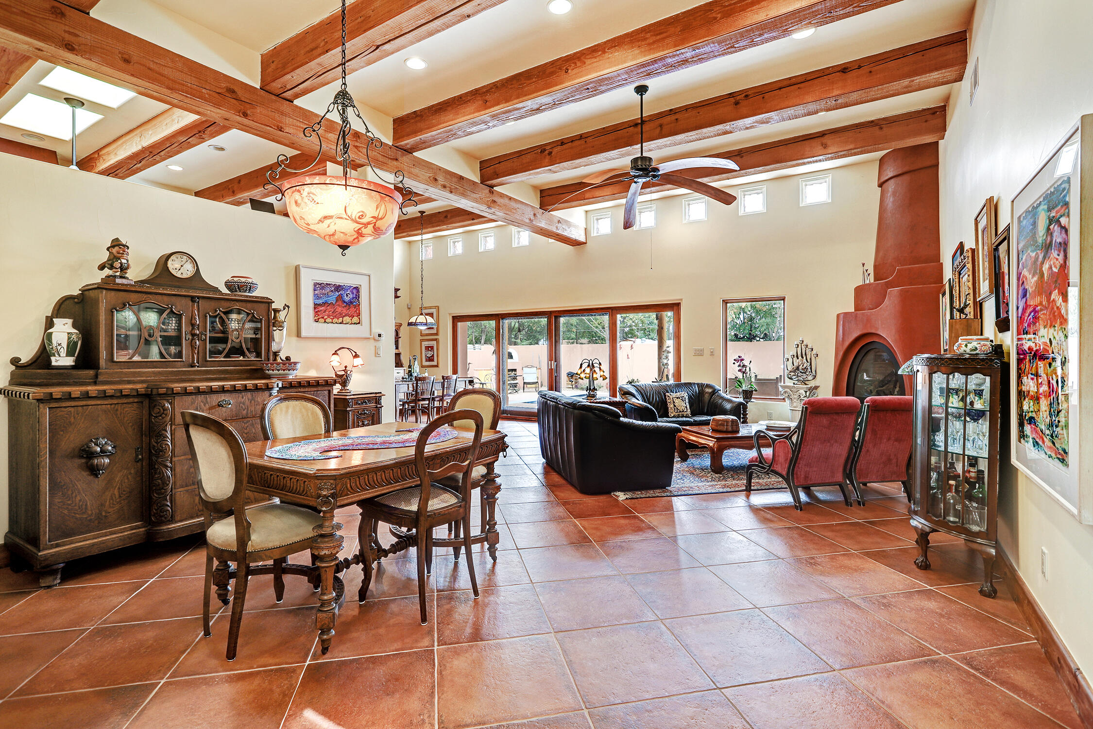 2615 Candelaria Road NW