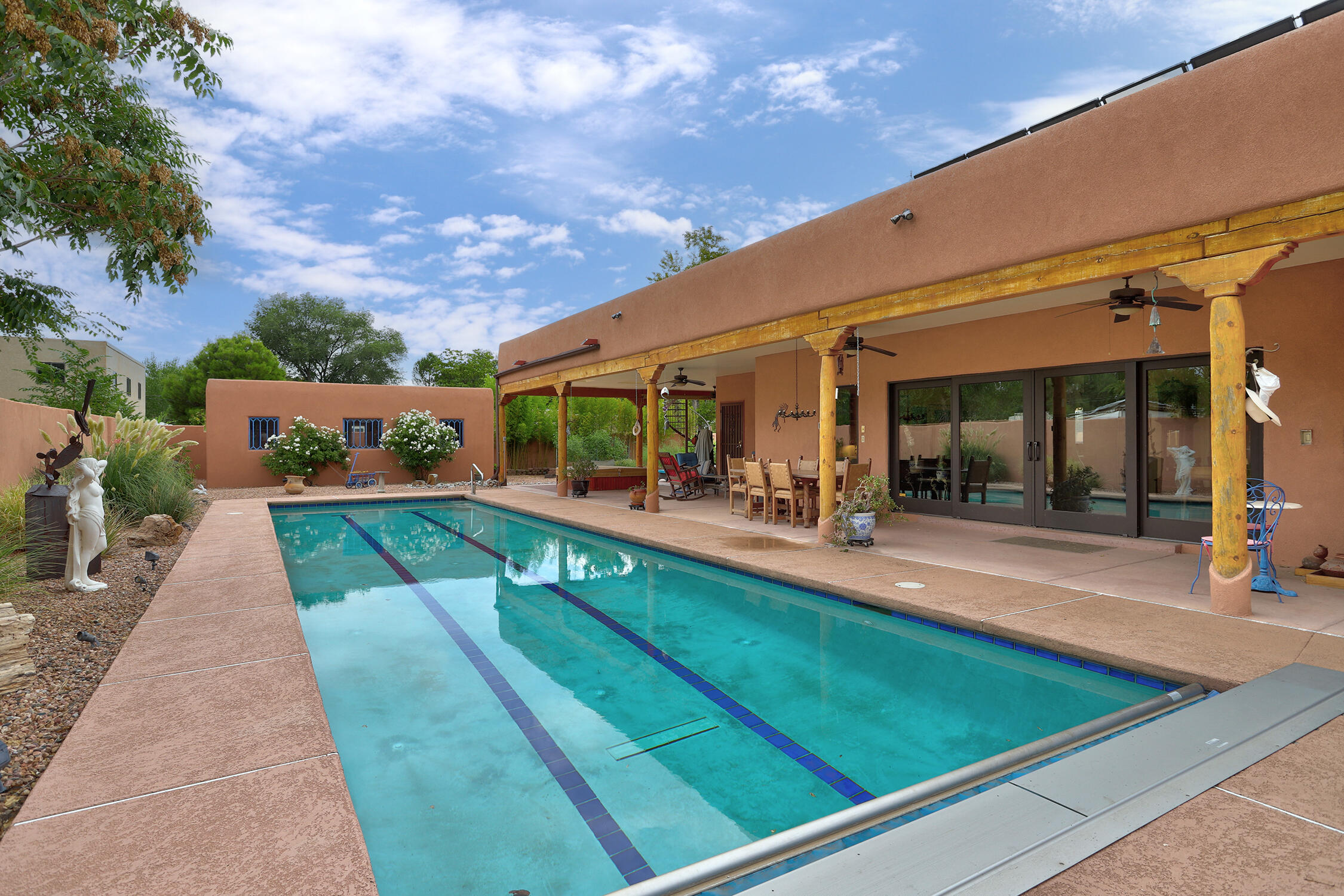 2615 Candelaria Road NW