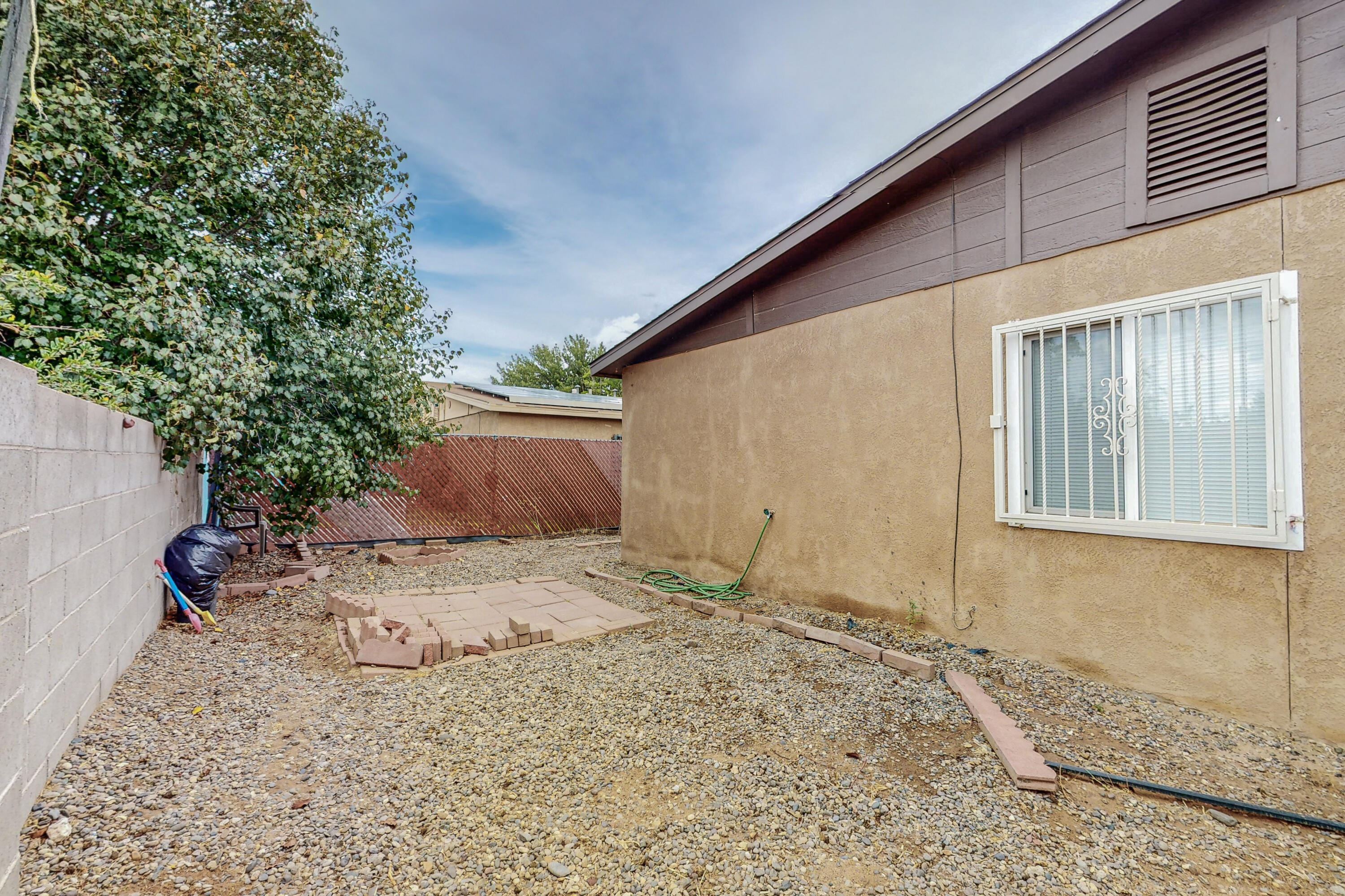 1141 Maple Street