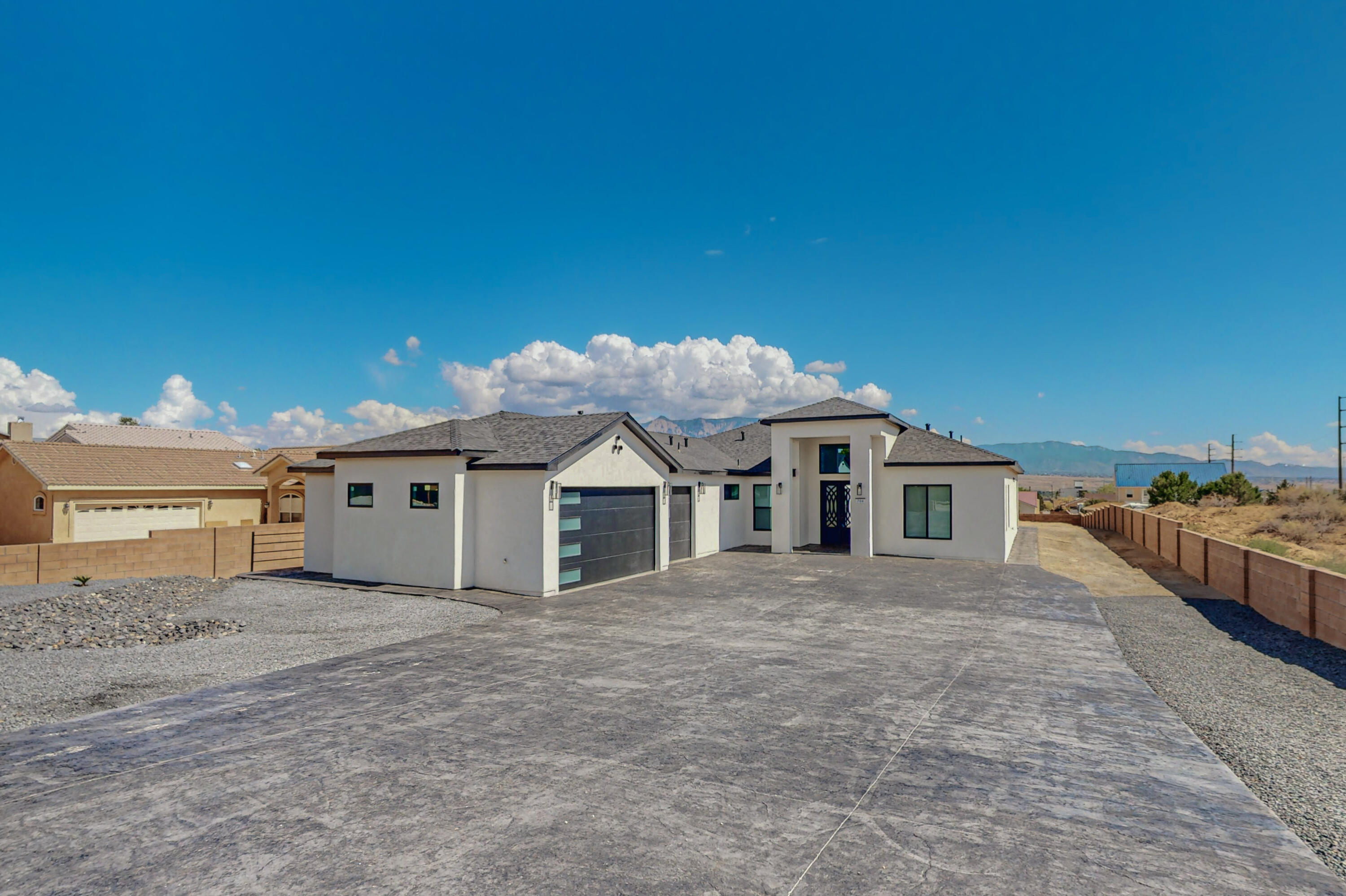 704 Chihuahua Road NE