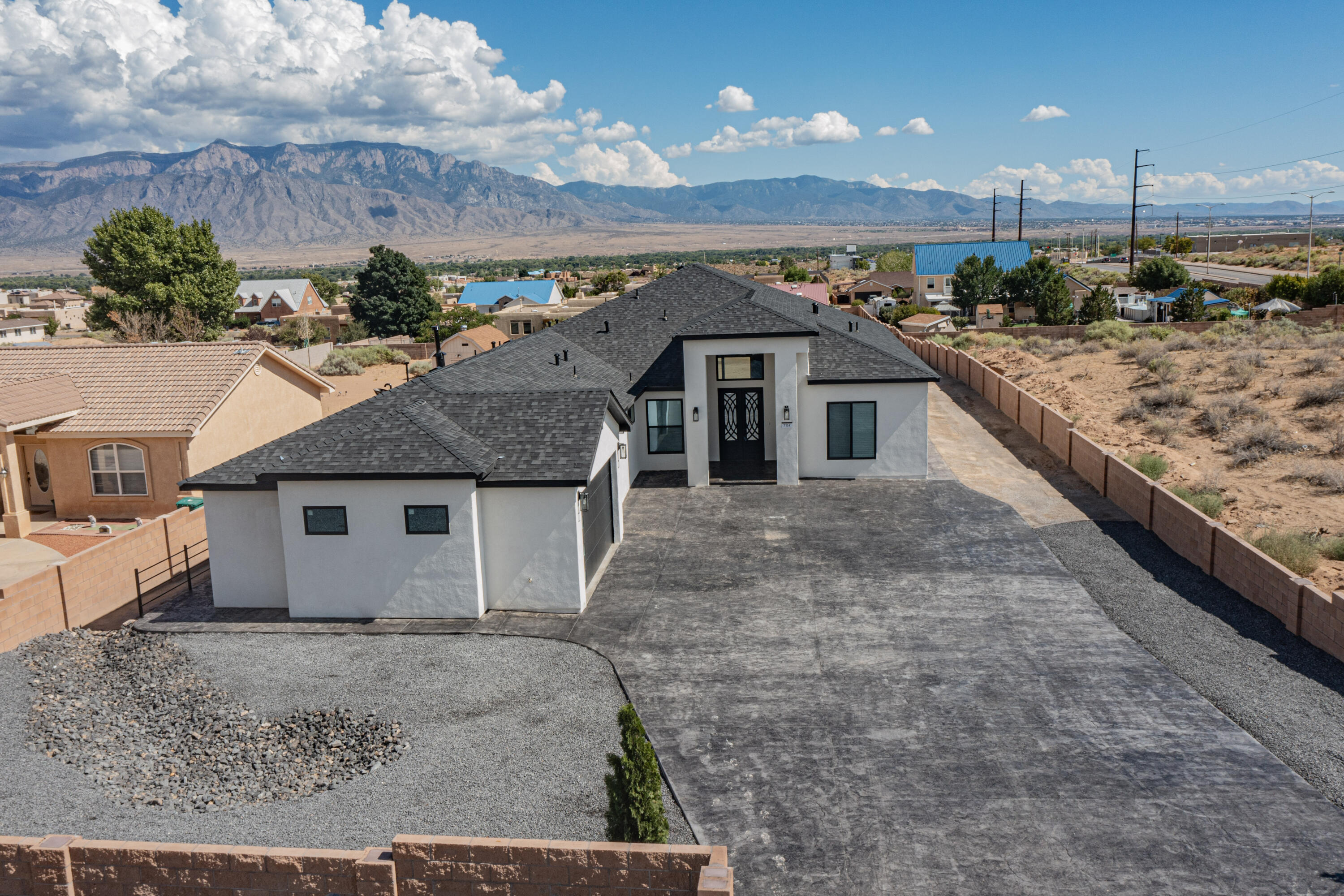 704 Chihuahua Road NE