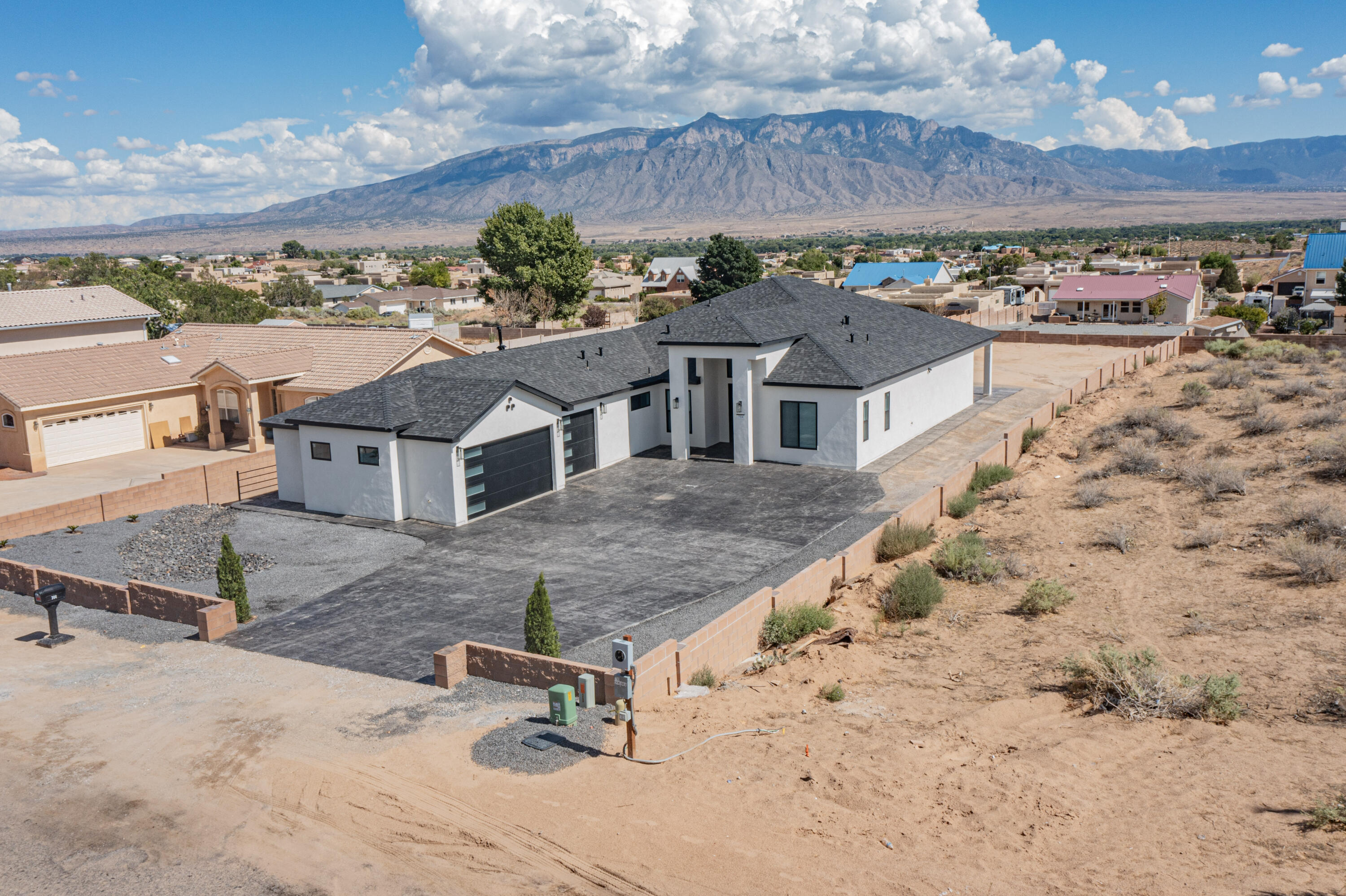 704 Chihuahua Road NE