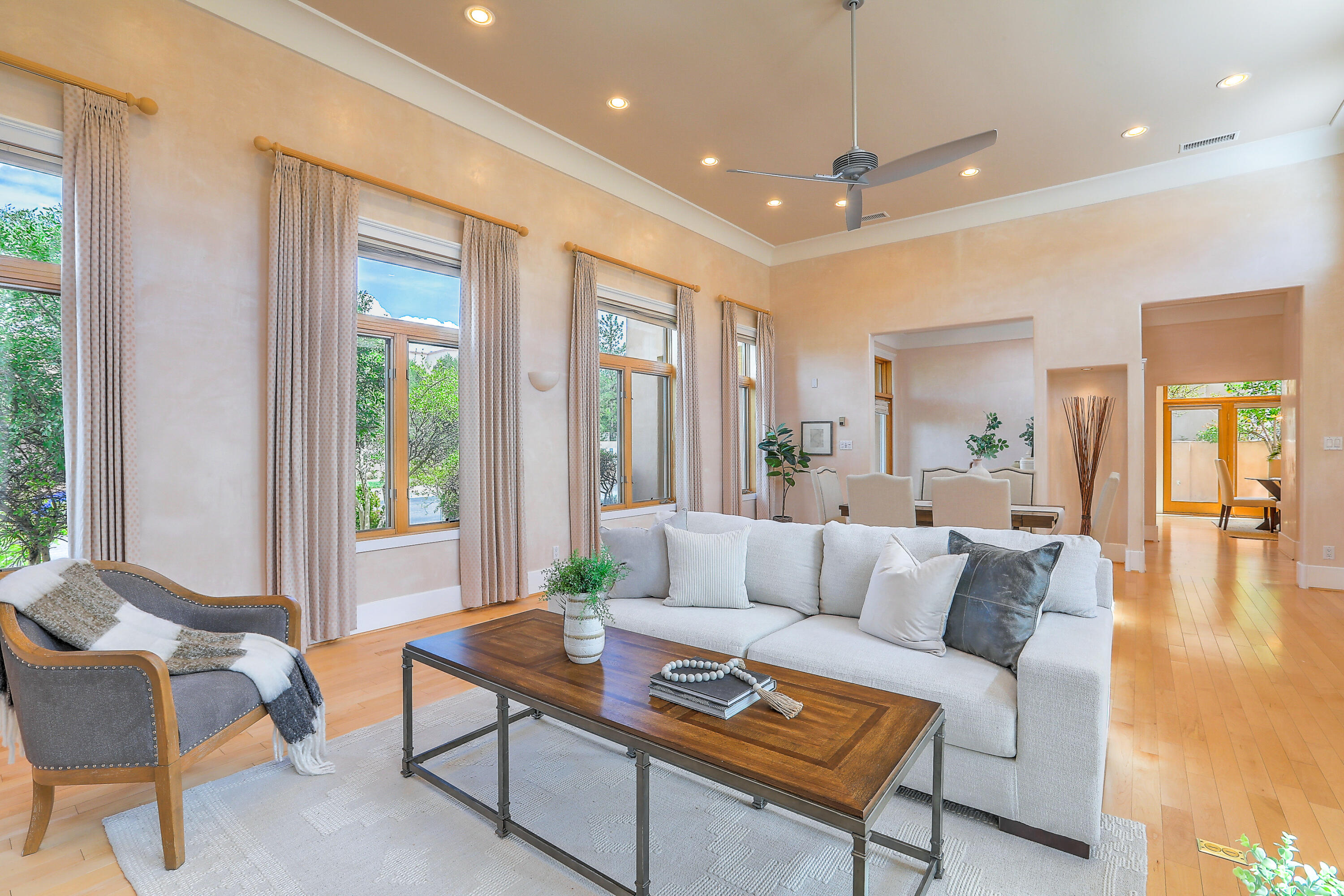 1819 Avenida Alturas NE