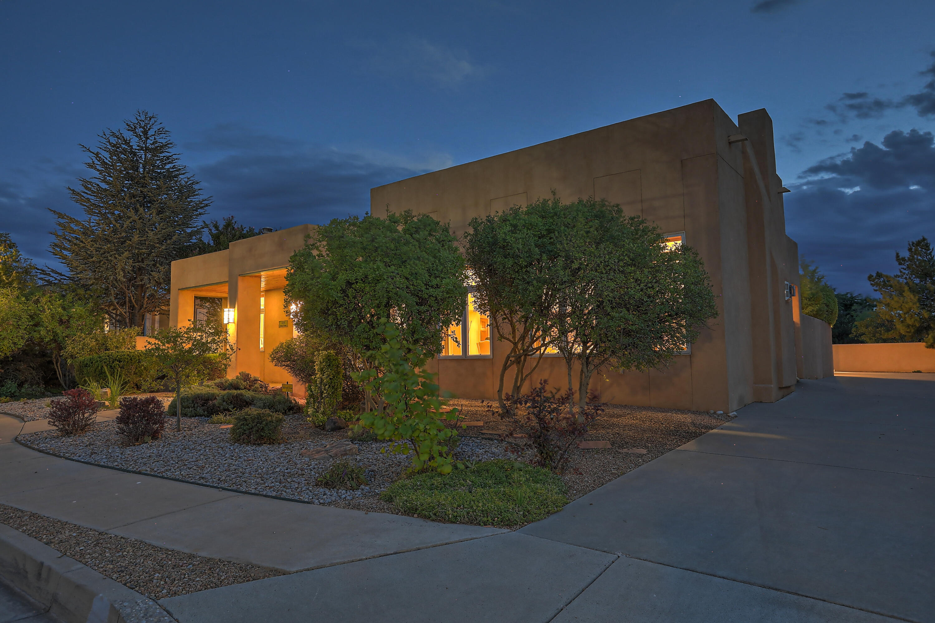 1819 Avenida Alturas NE