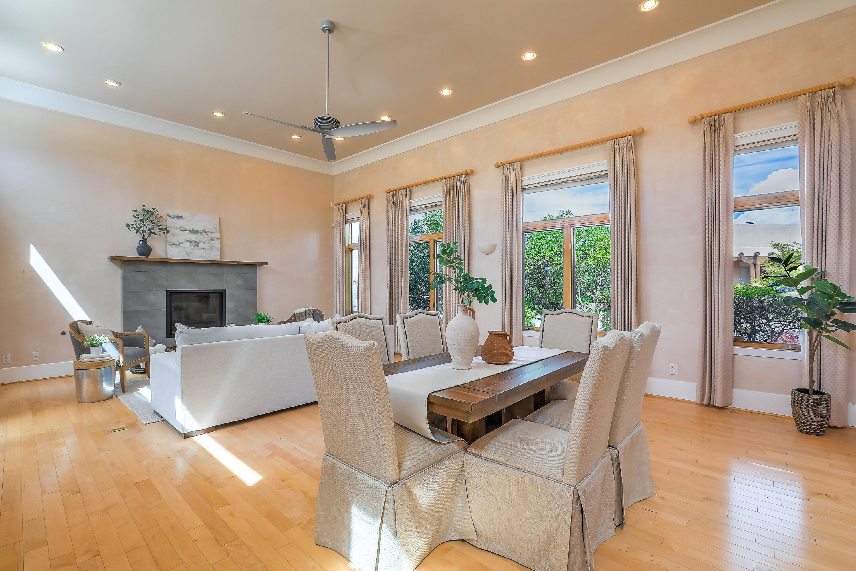 1819 Avenida Alturas NE