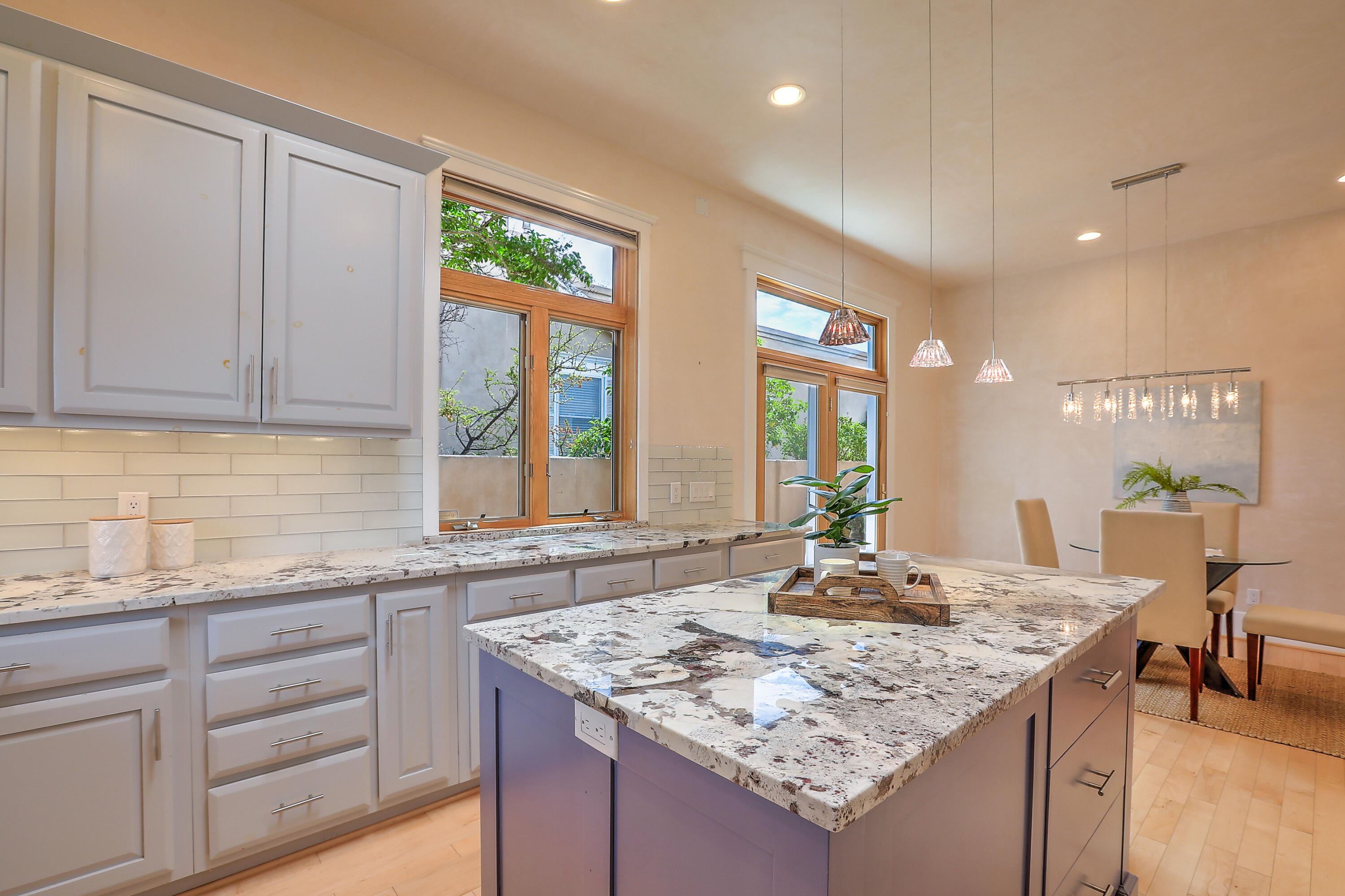 1819 Avenida Alturas NE