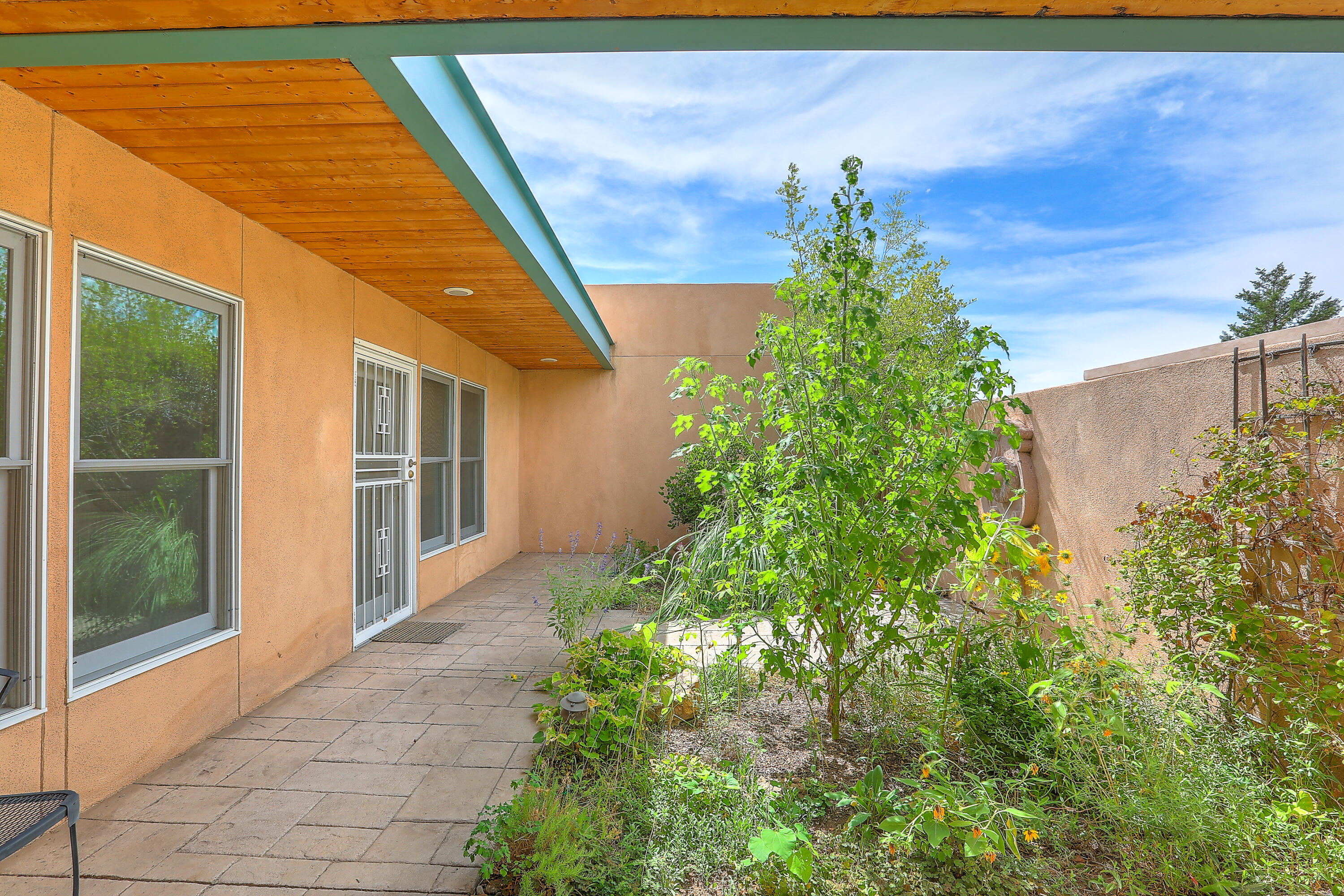 1819 Avenida Alturas NE