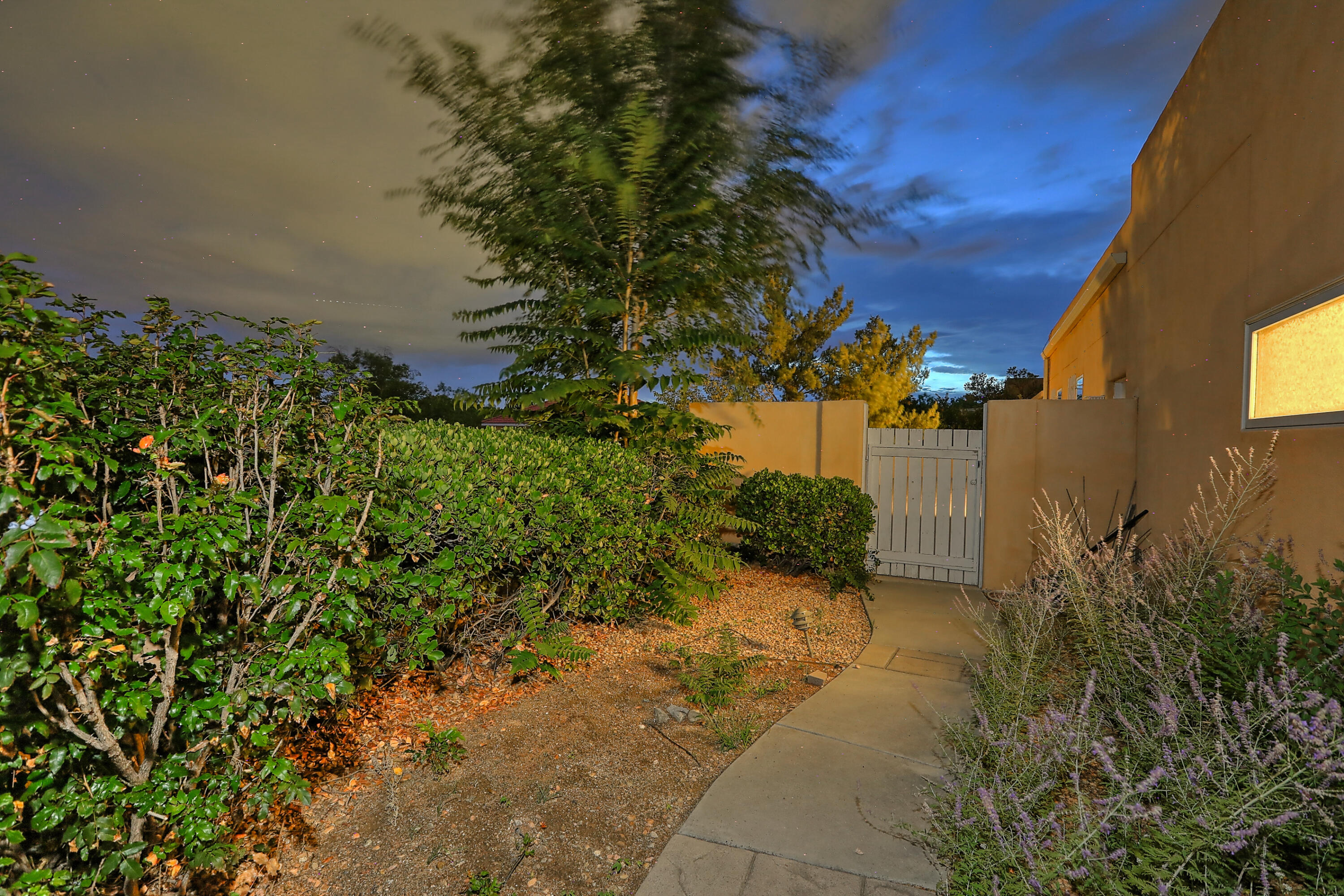 1819 Avenida Alturas NE