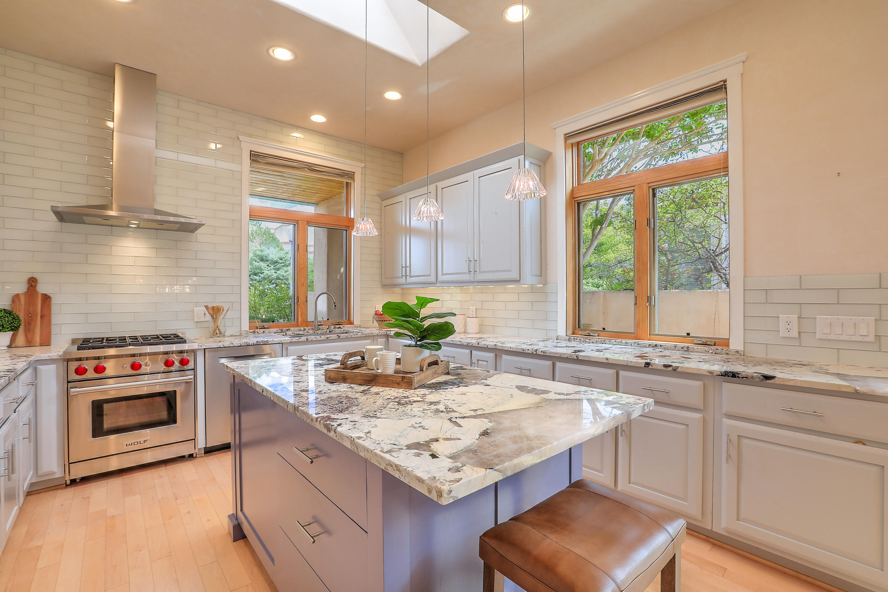 1819 Avenida Alturas NE