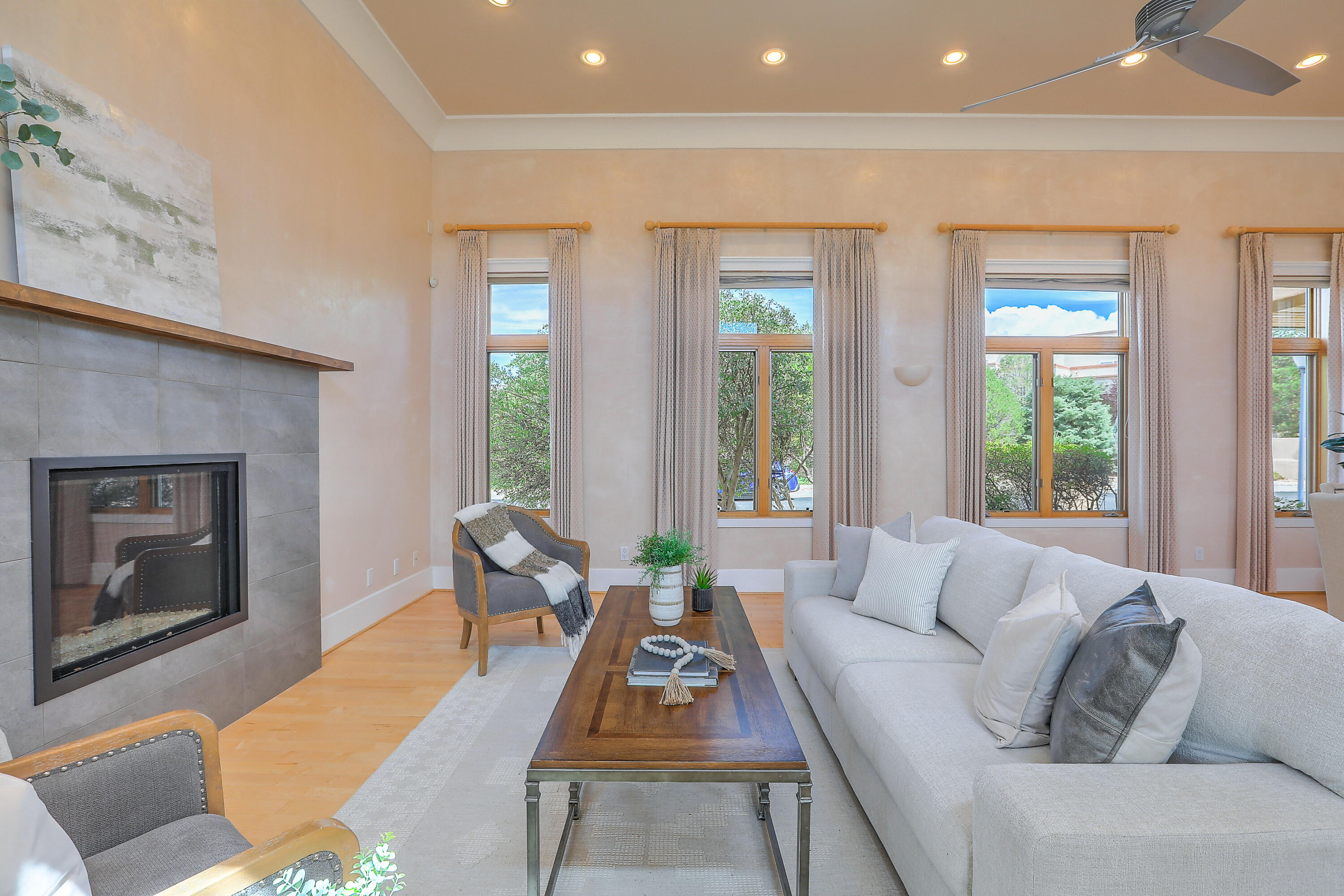 1819 Avenida Alturas NE