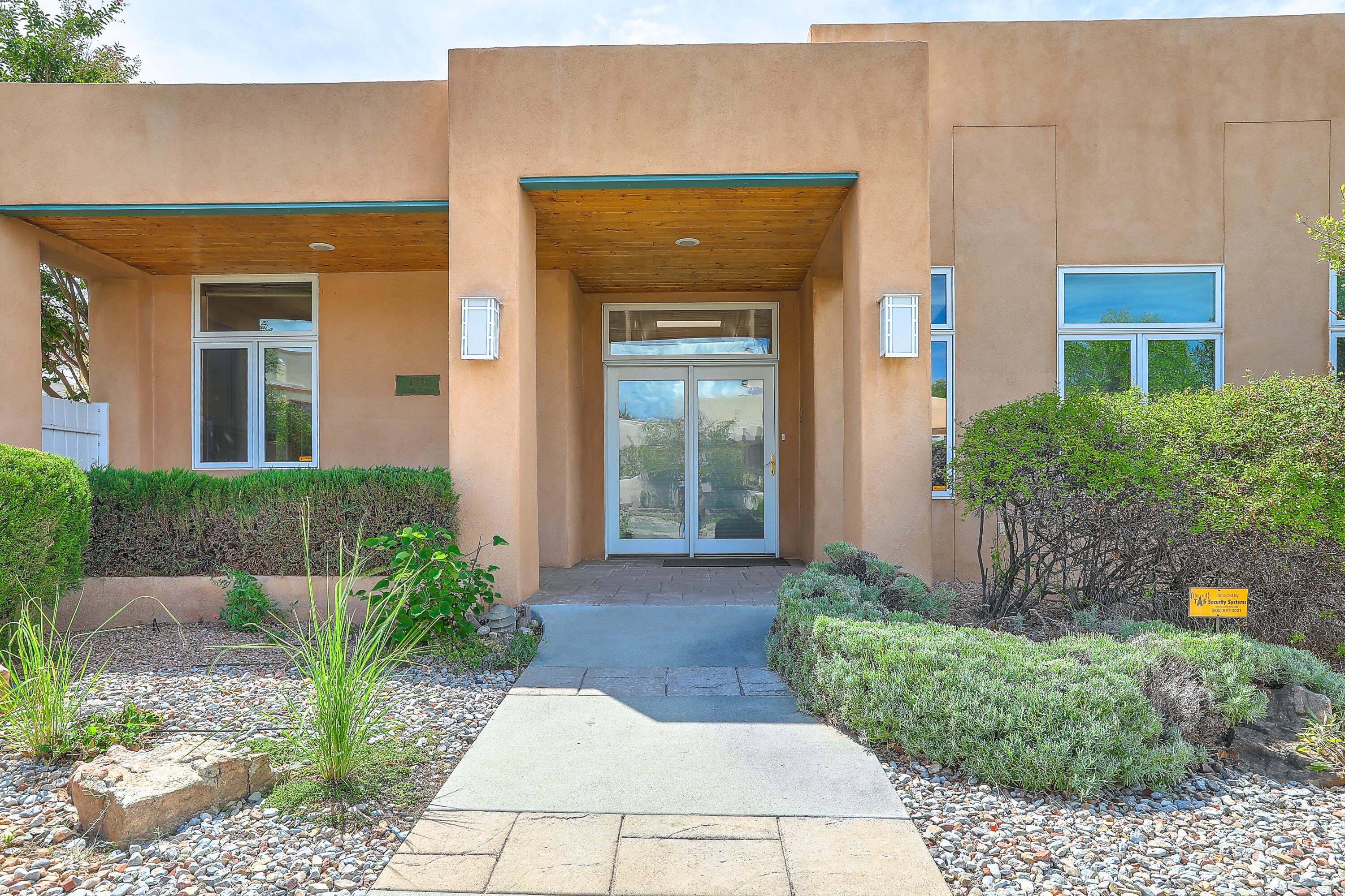 1819 Avenida Alturas NE