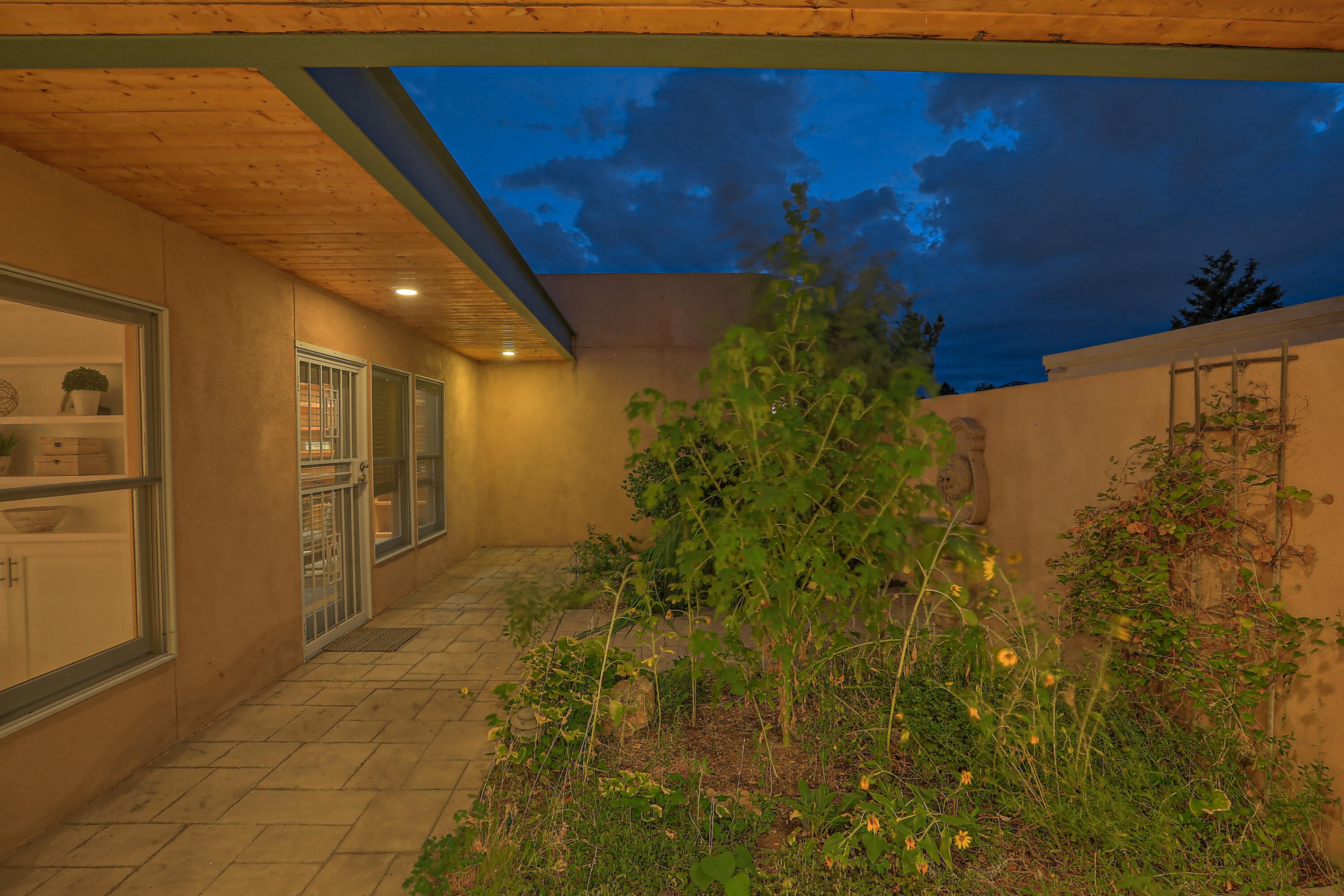 1819 Avenida Alturas NE