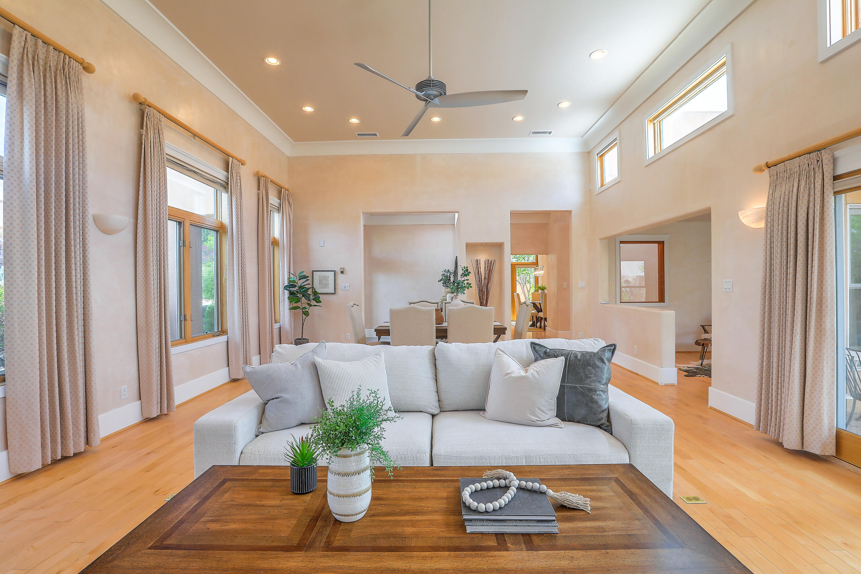 1819 Avenida Alturas NE