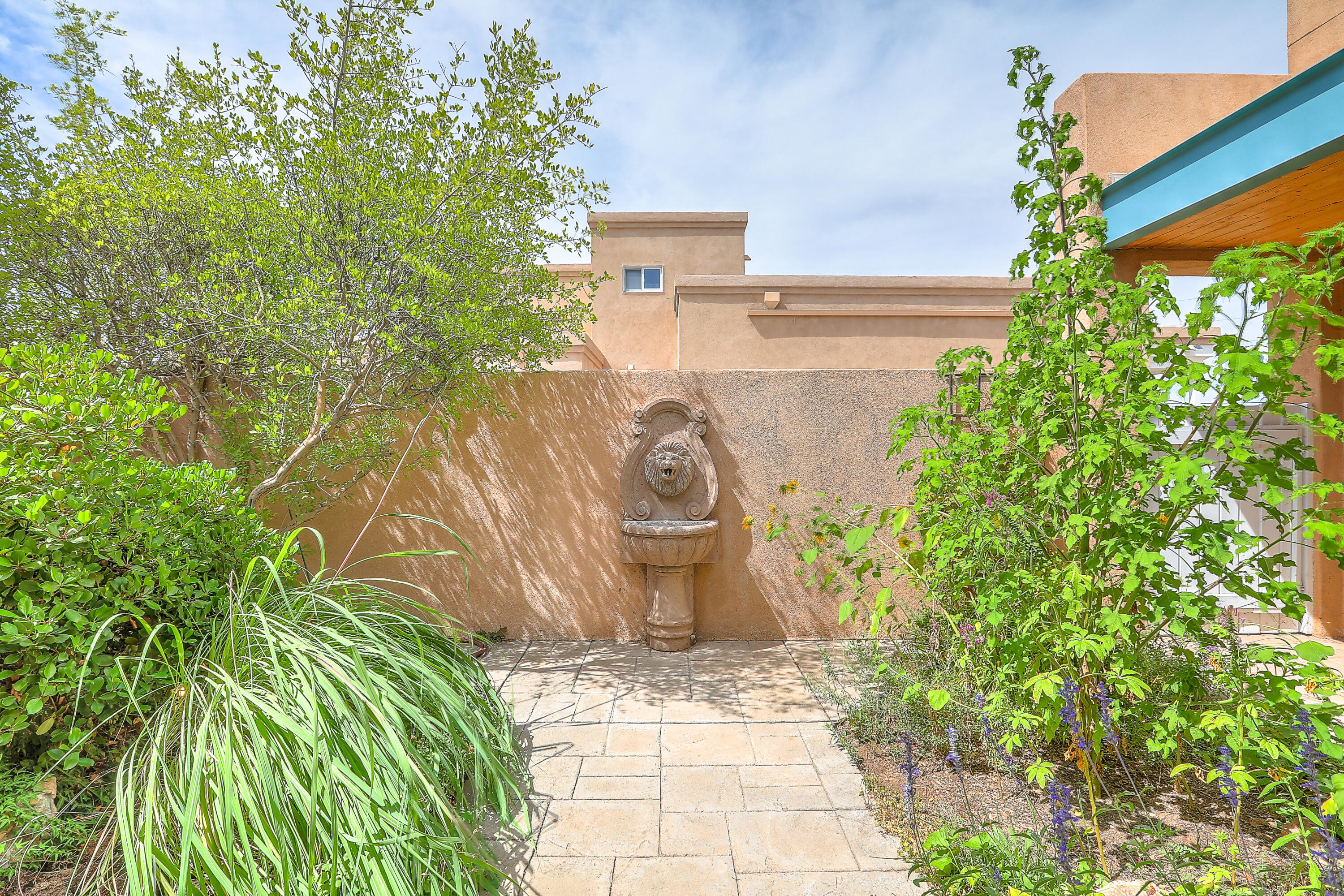 1819 Avenida Alturas NE