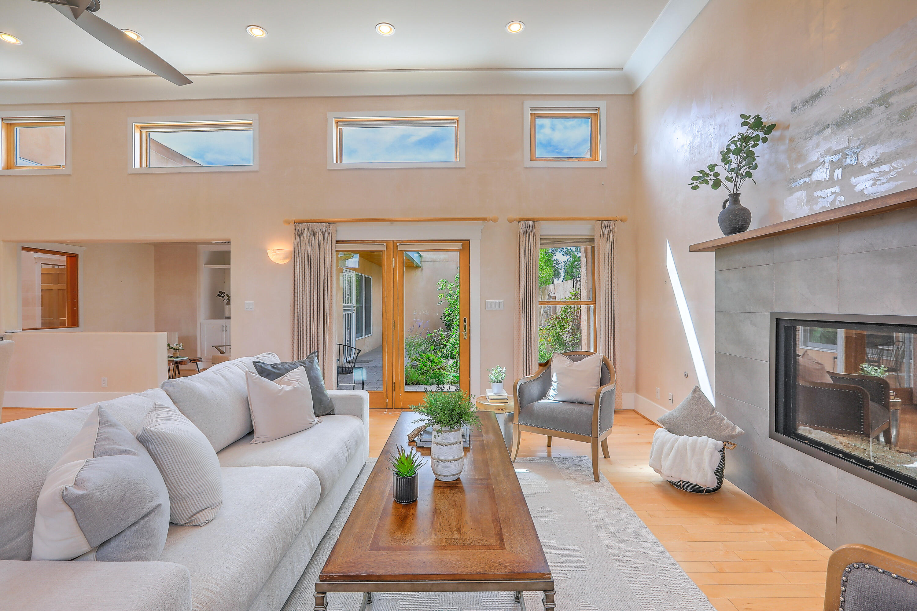 1819 Avenida Alturas NE
