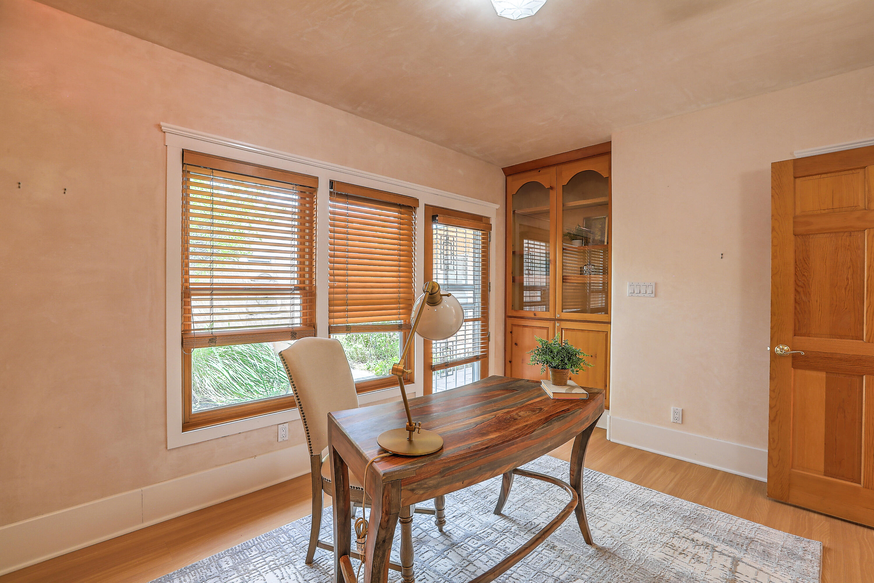 1819 Avenida Alturas NE