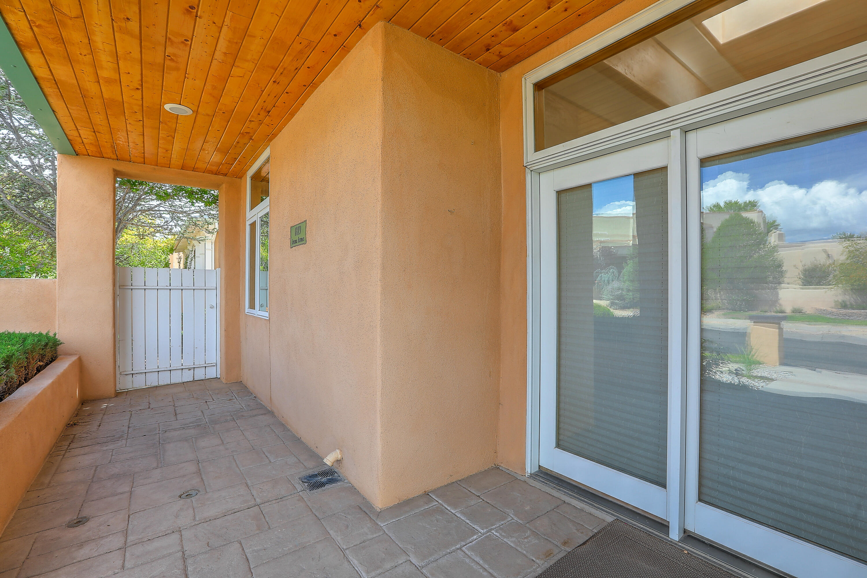 1819 Avenida Alturas NE