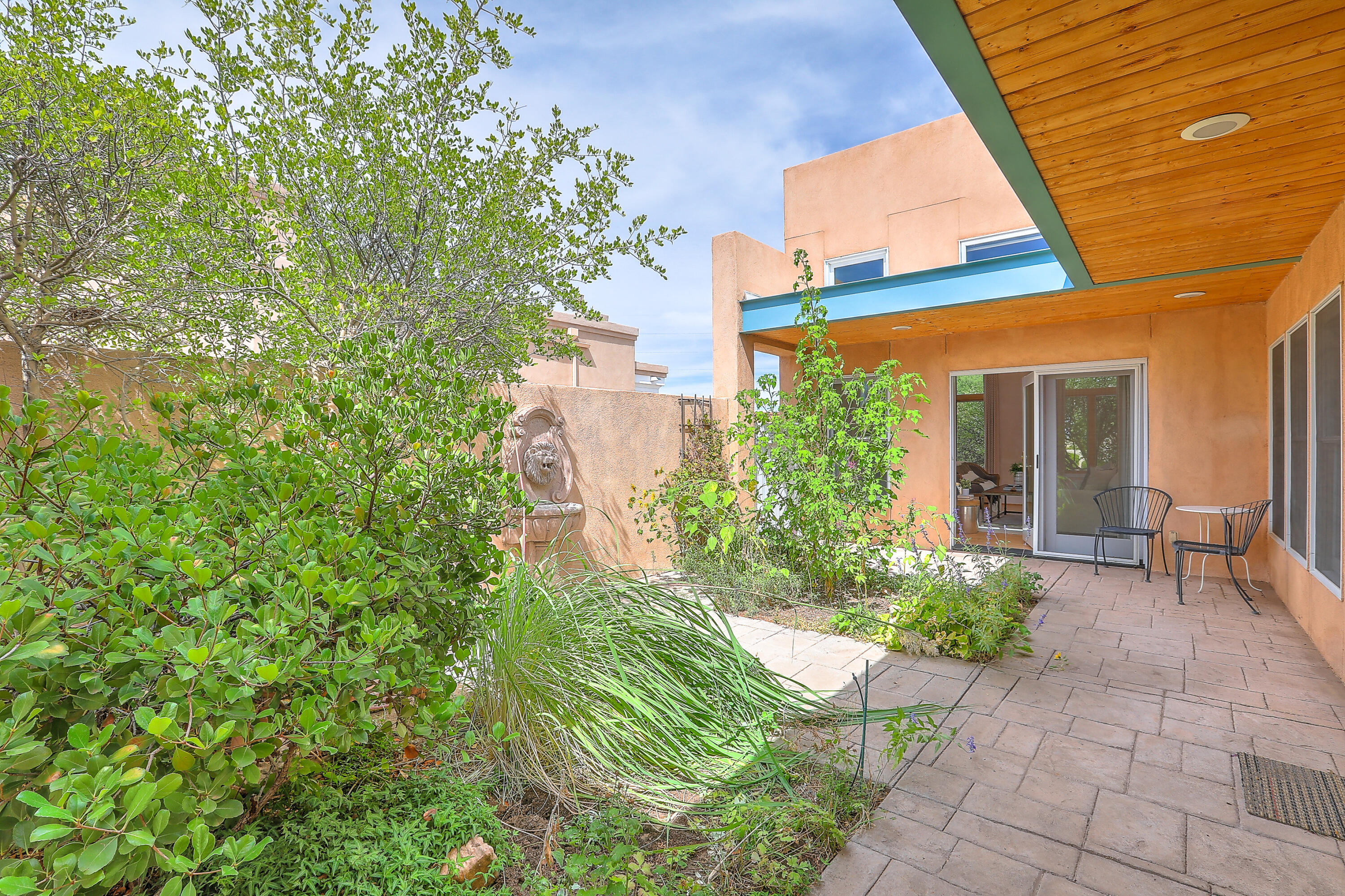 1819 Avenida Alturas NE
