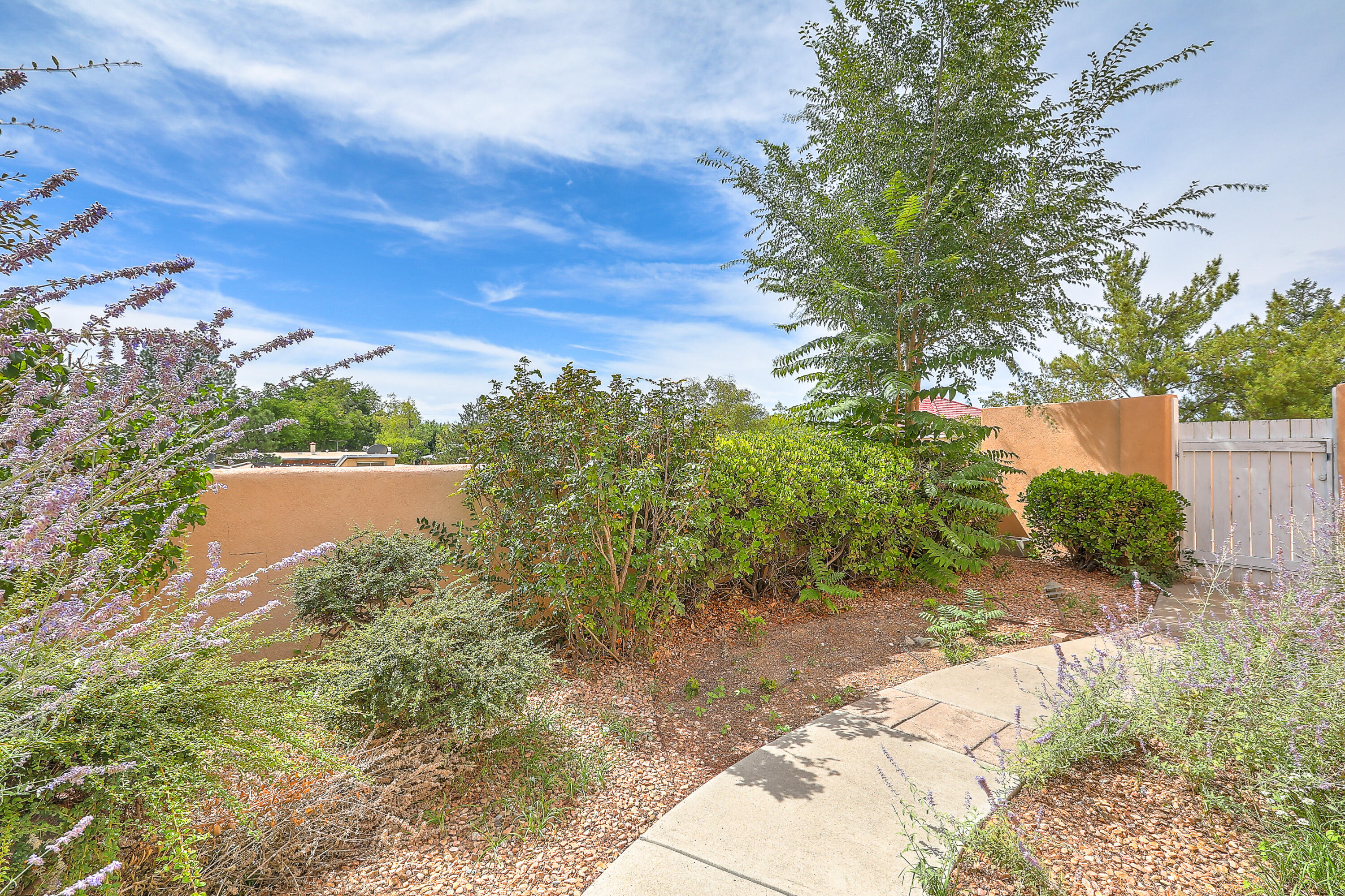 1819 Avenida Alturas NE