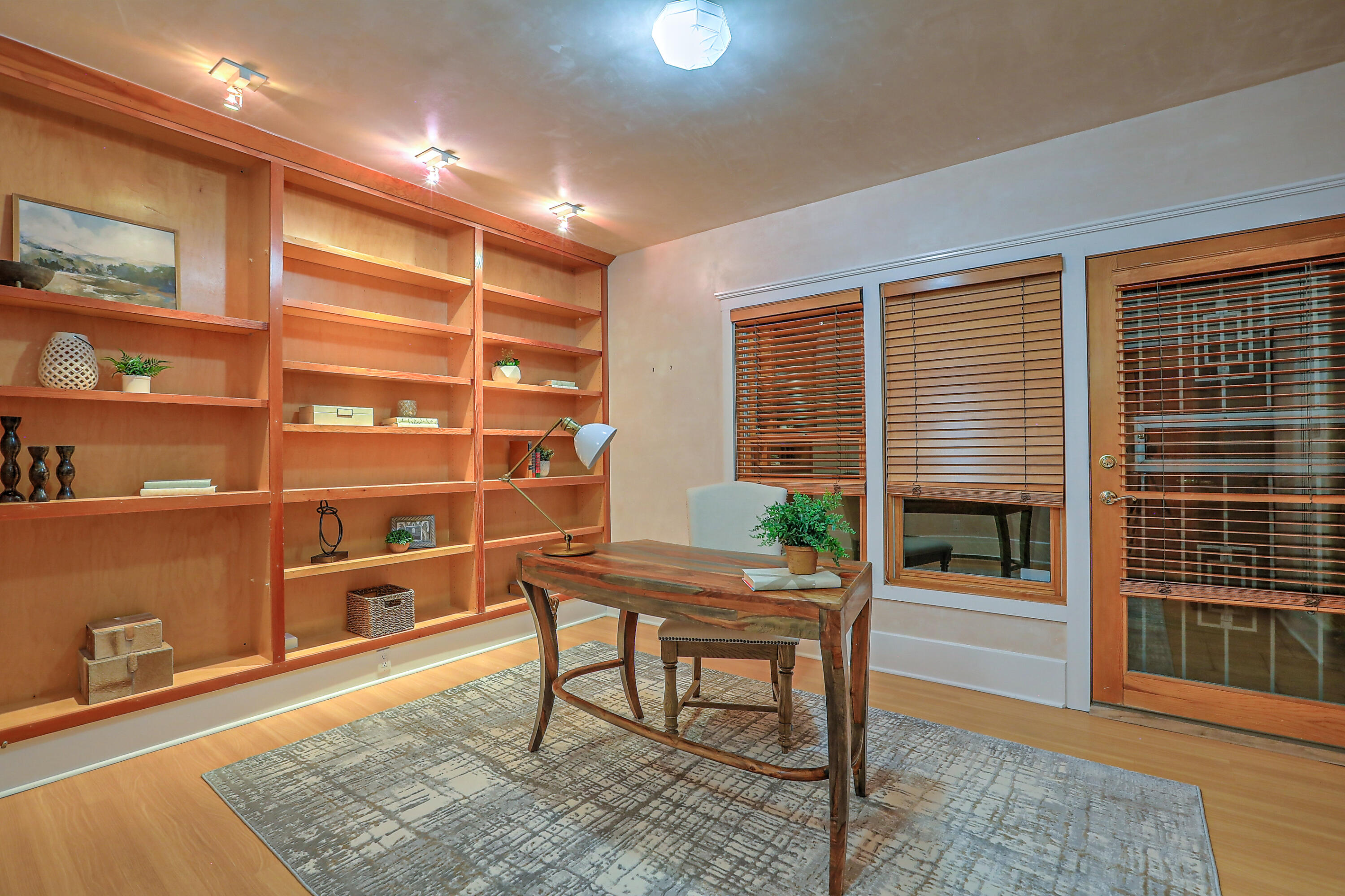 1819 Avenida Alturas NE