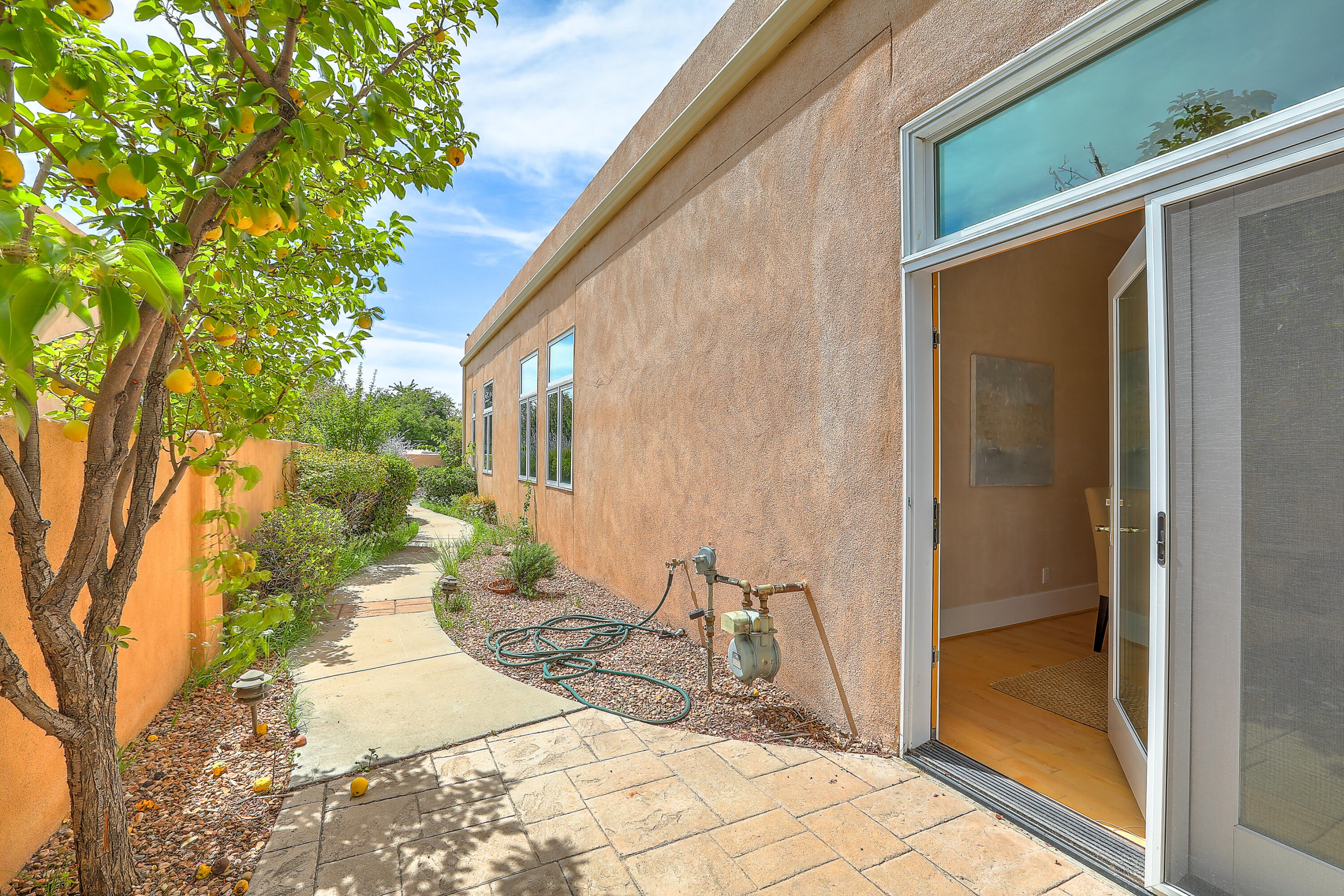 1819 Avenida Alturas NE
