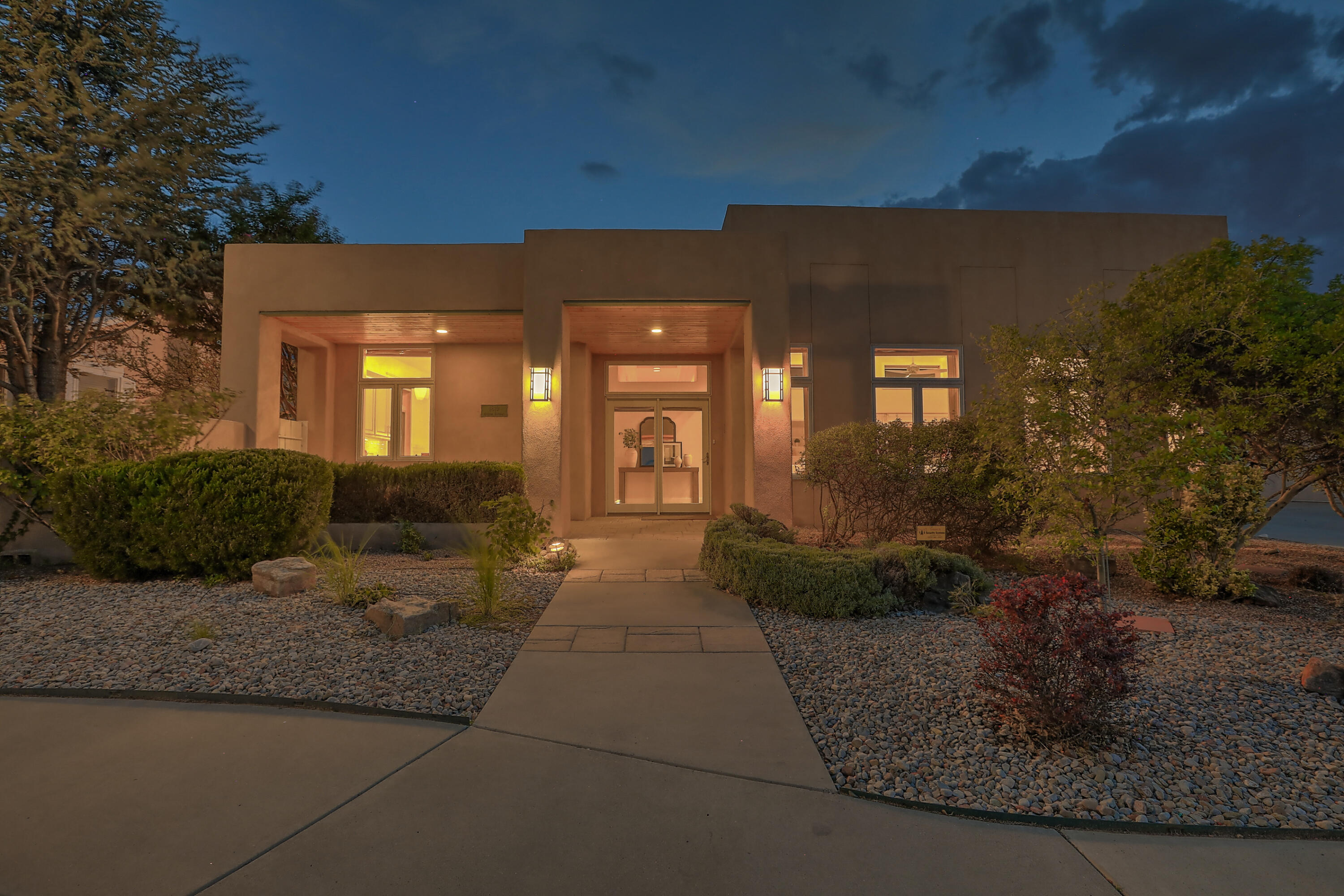 1819 Avenida Alturas NE