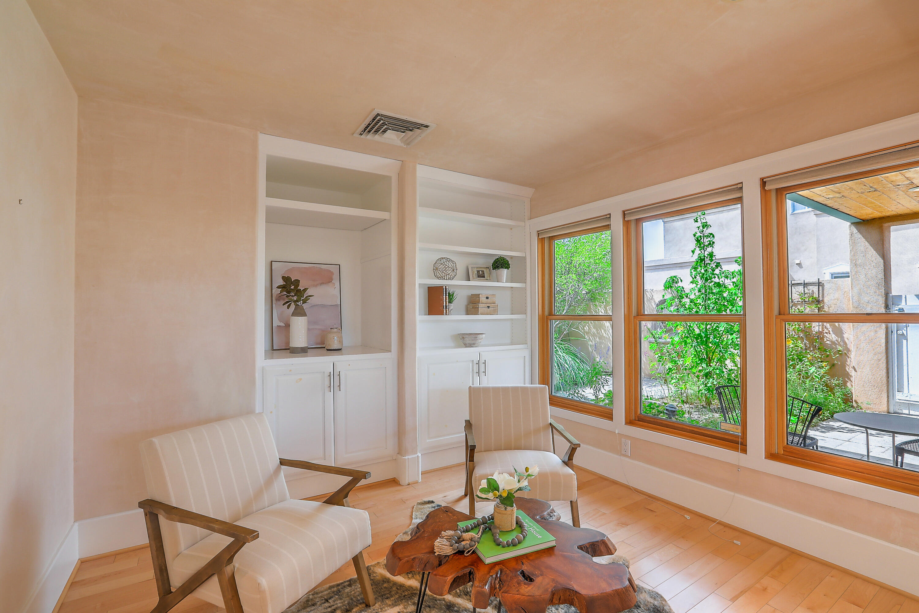 1819 Avenida Alturas NE